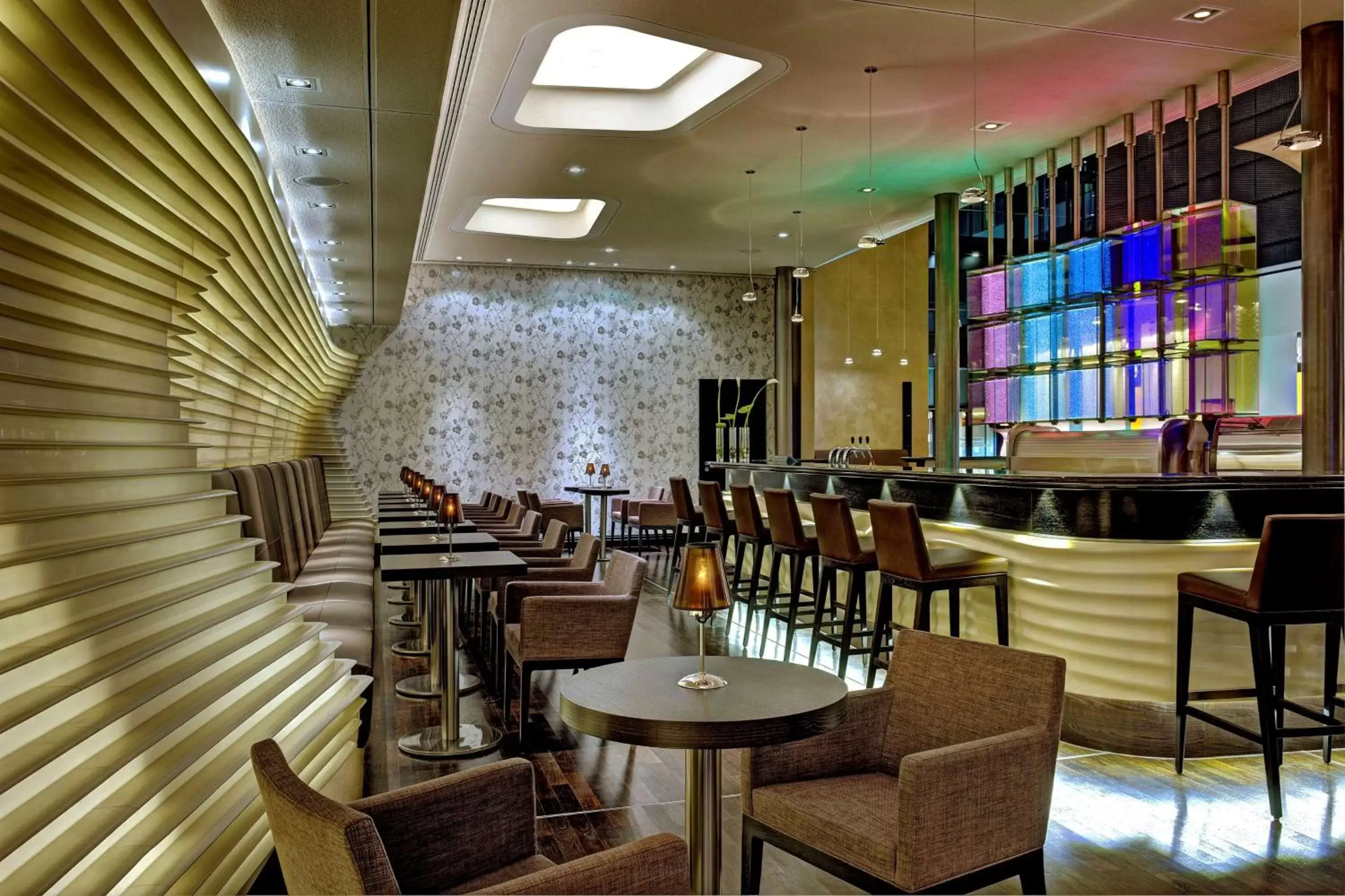 Lounge or bar, Restaurant/Places to Eat in Hilton Frankfurt Airport