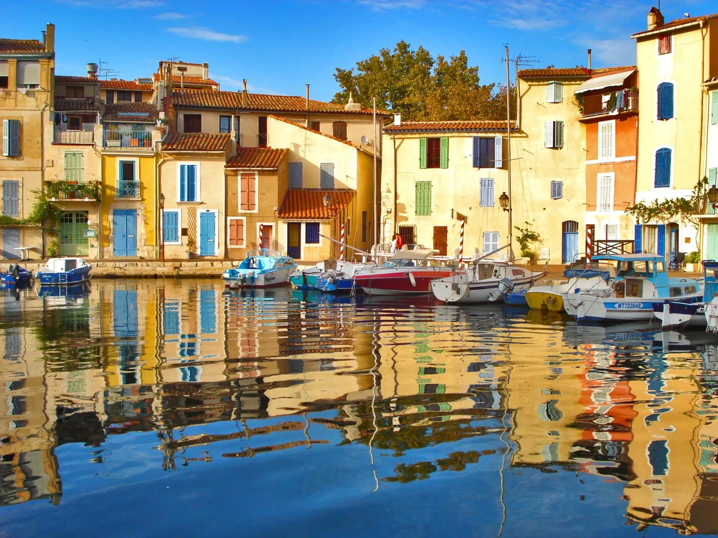 Day, Neighborhood in Hôtel Saint Roch