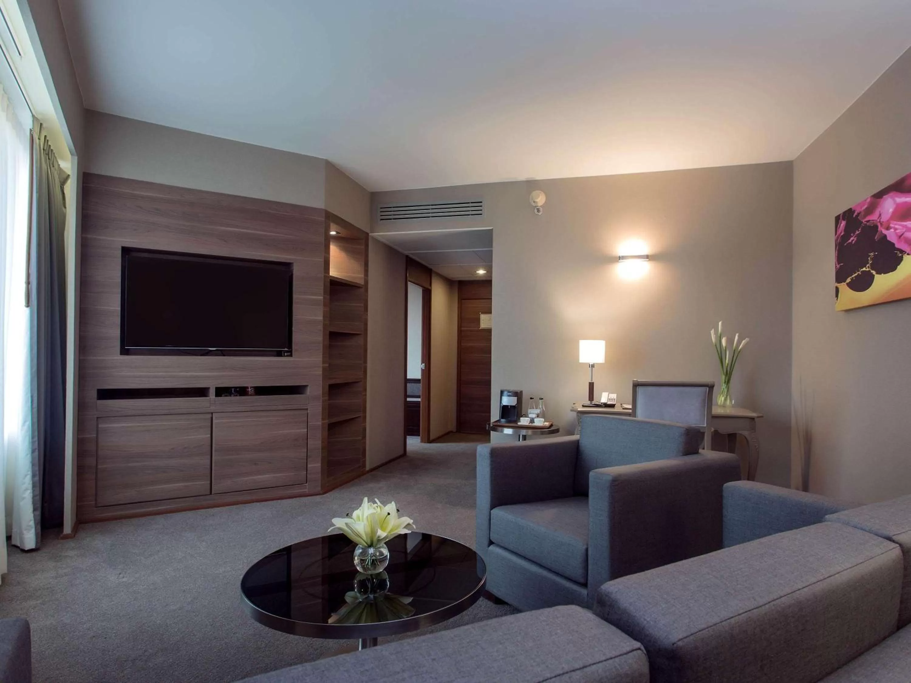 Photo of the whole room in Swissotel Bangkok Ratchada