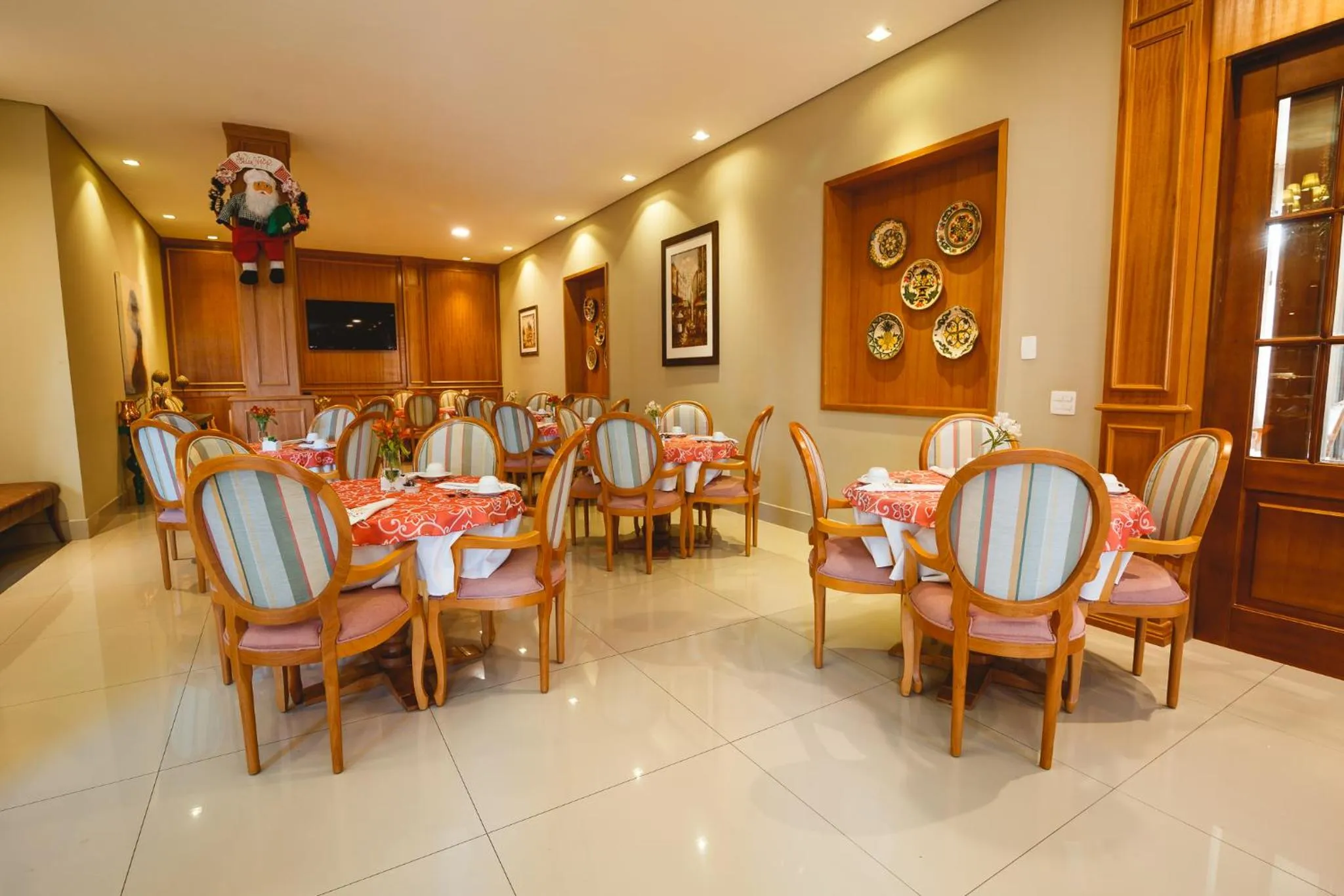 Restaurant/places to eat in Pousada Luis XV