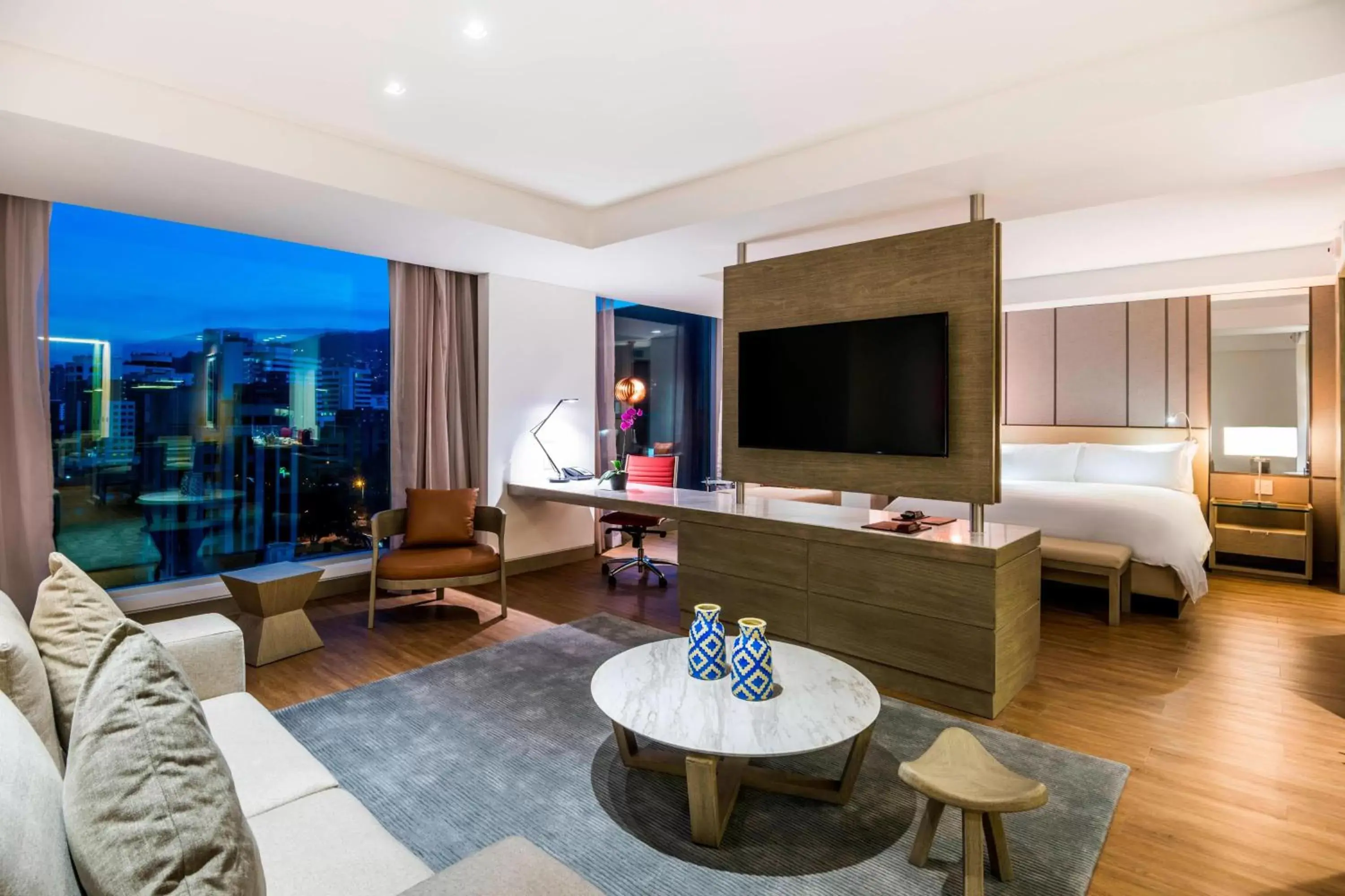 Photo of the whole room, Seating Area in Medellin Marriott Hotel