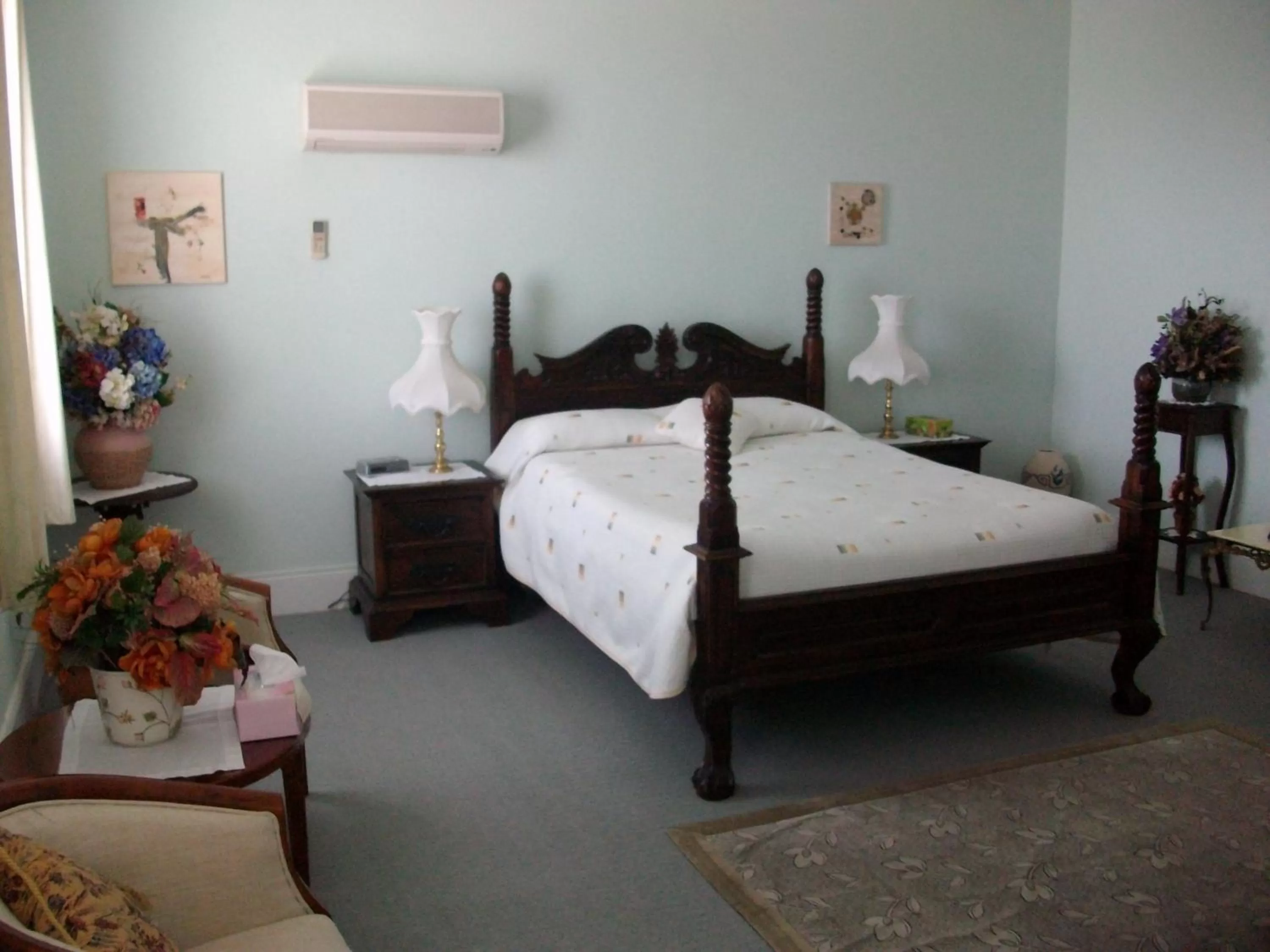 Photo of the whole room, Bed in Stella's Dromana Hotel