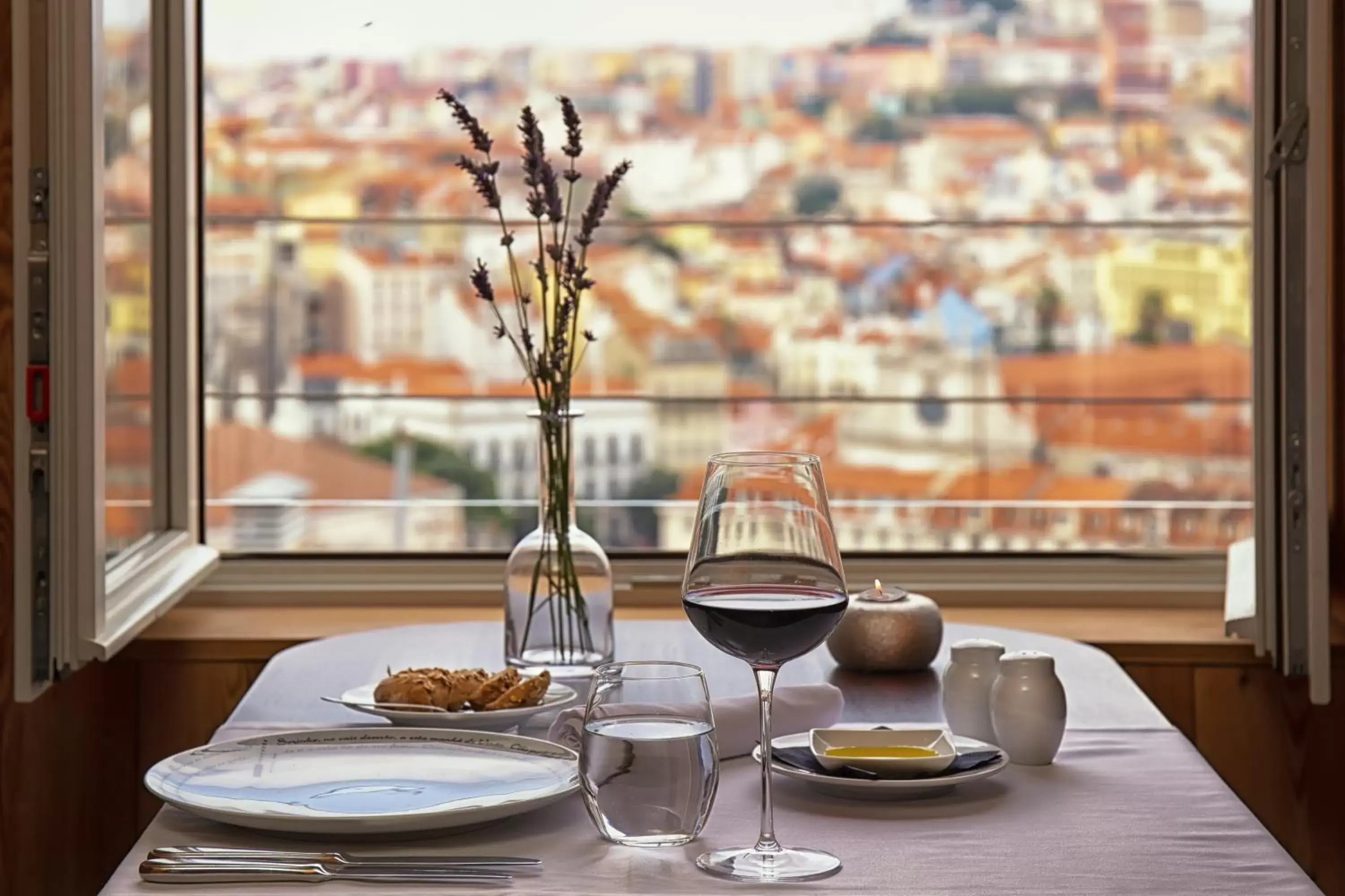 Food, Restaurant/Places to Eat in Lisboa Pessoa Hotel