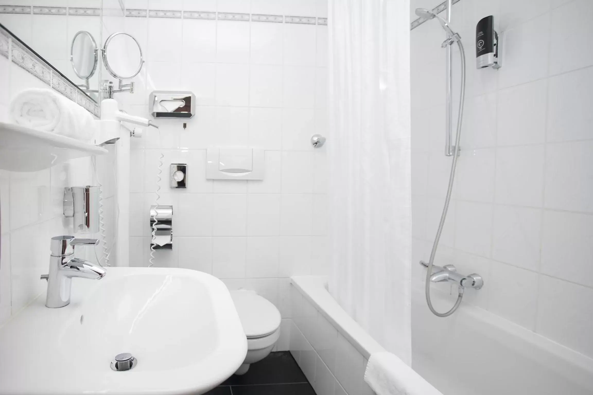 Bathroom in Centro Hotel Mondial