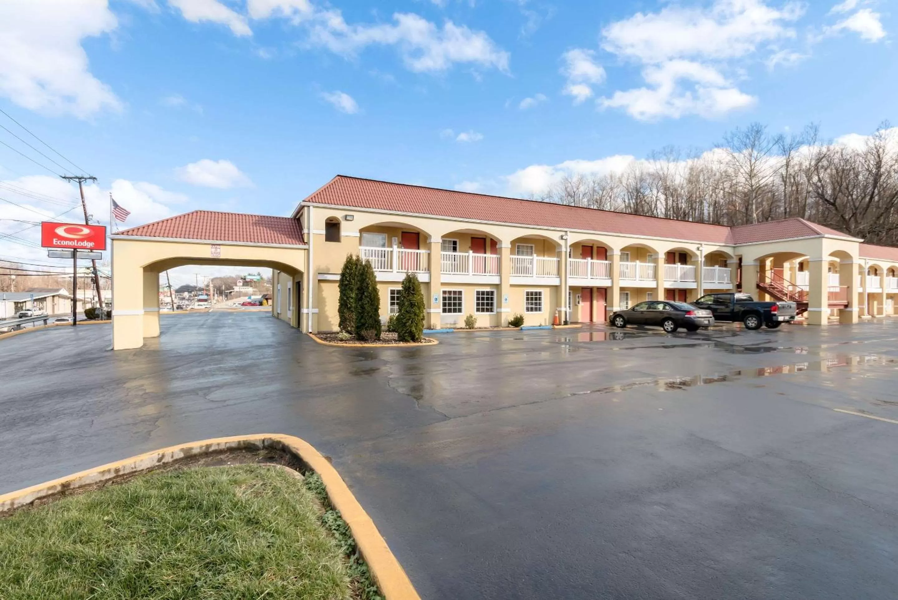 Property building in Econo Lodge Huntington - Barboursville University Area