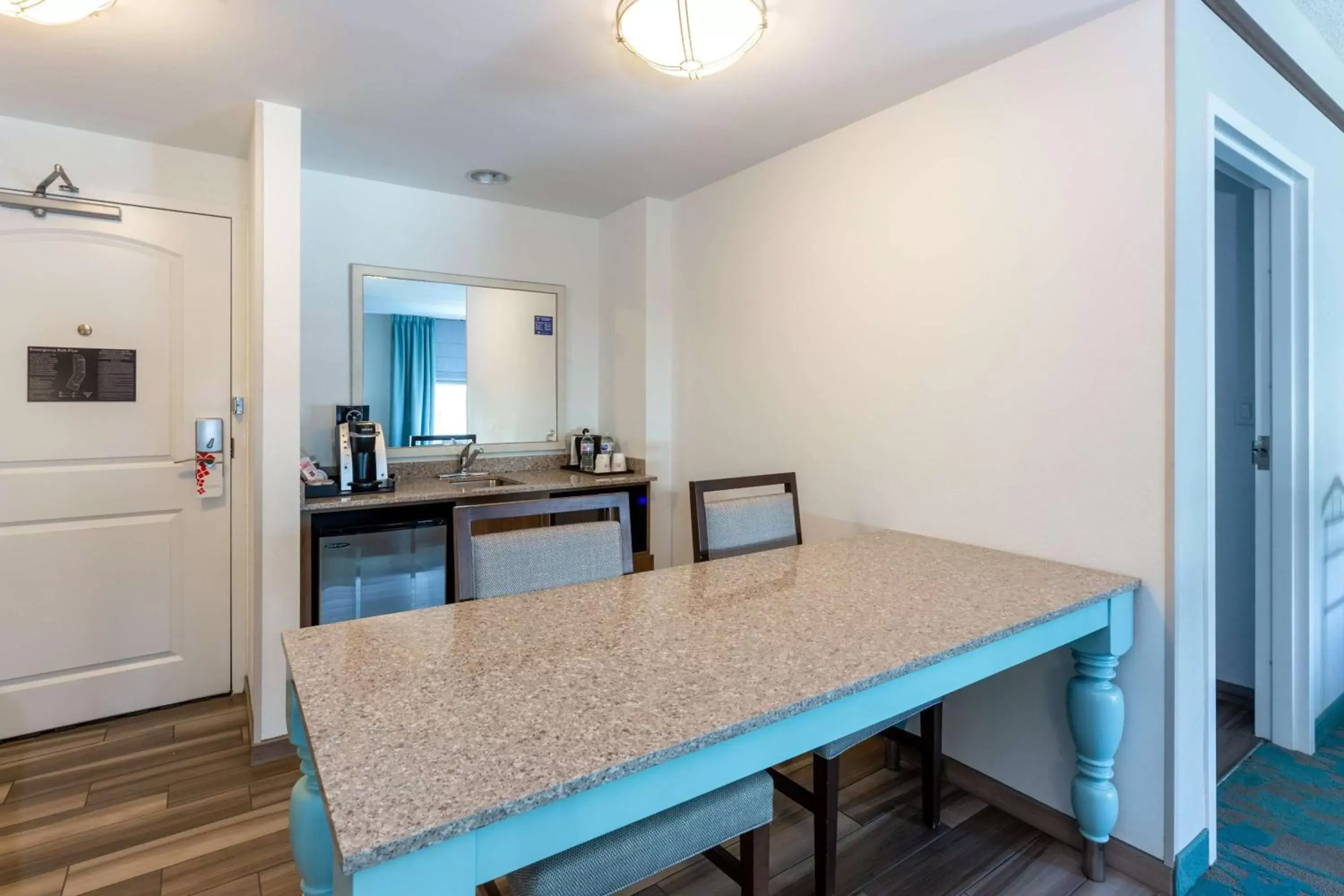 Photo of the whole room, Kitchen/Kitchenette in Hilton Garden Inn Asheville Downtown