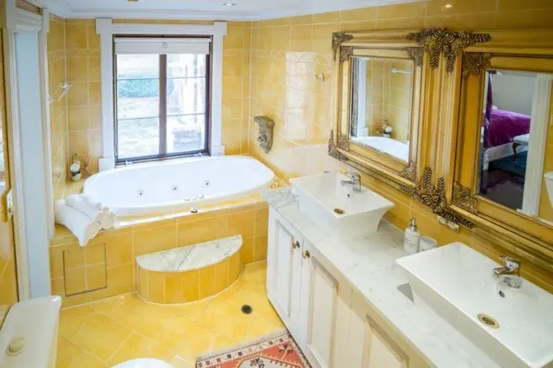 Bathroom in Jacobs Creek Retreat - Barossa Valley Bathroom in Jacobs Creek Retreat - Barossa Valley