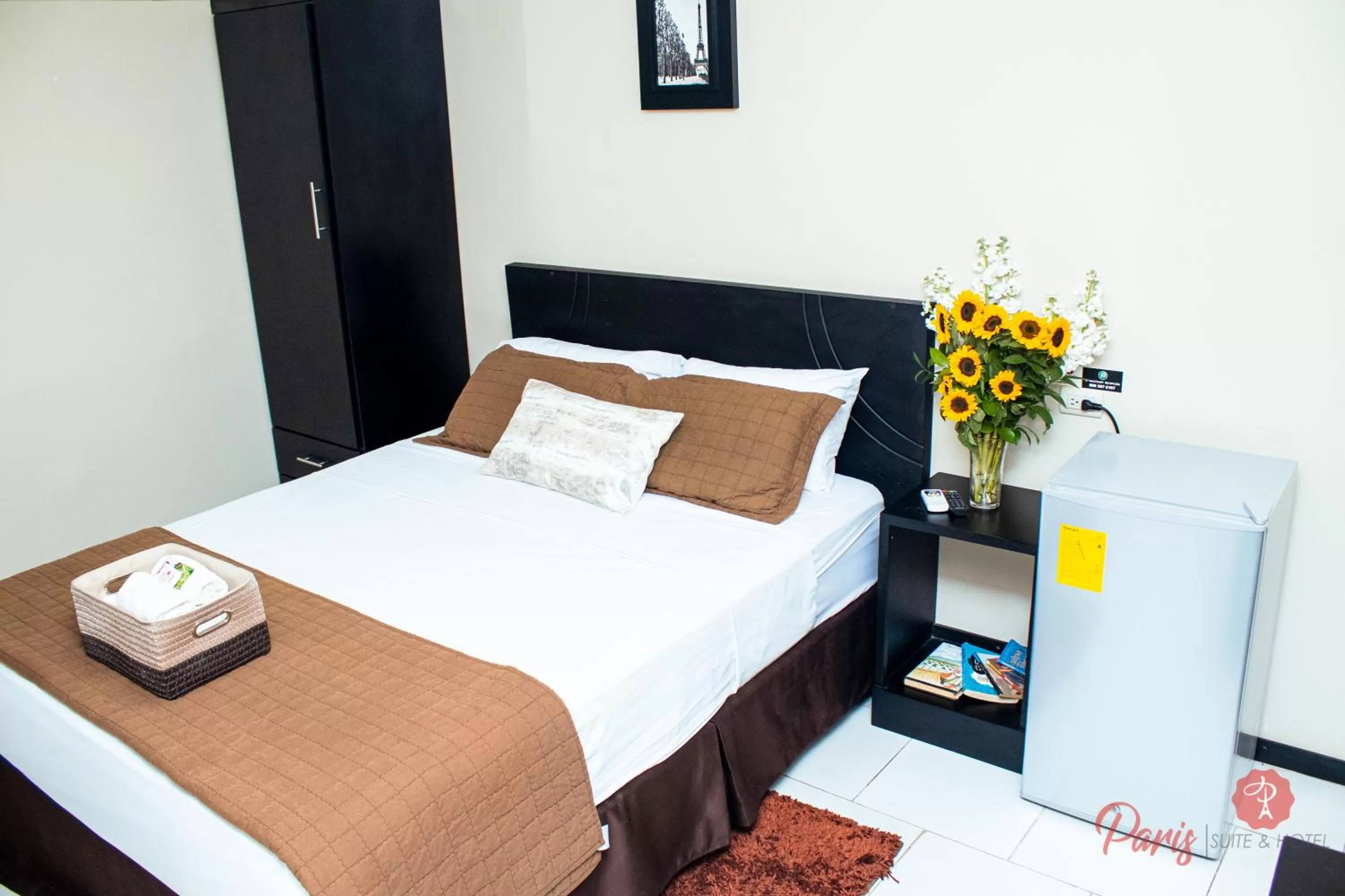 Bed in Paris Suite Hotel