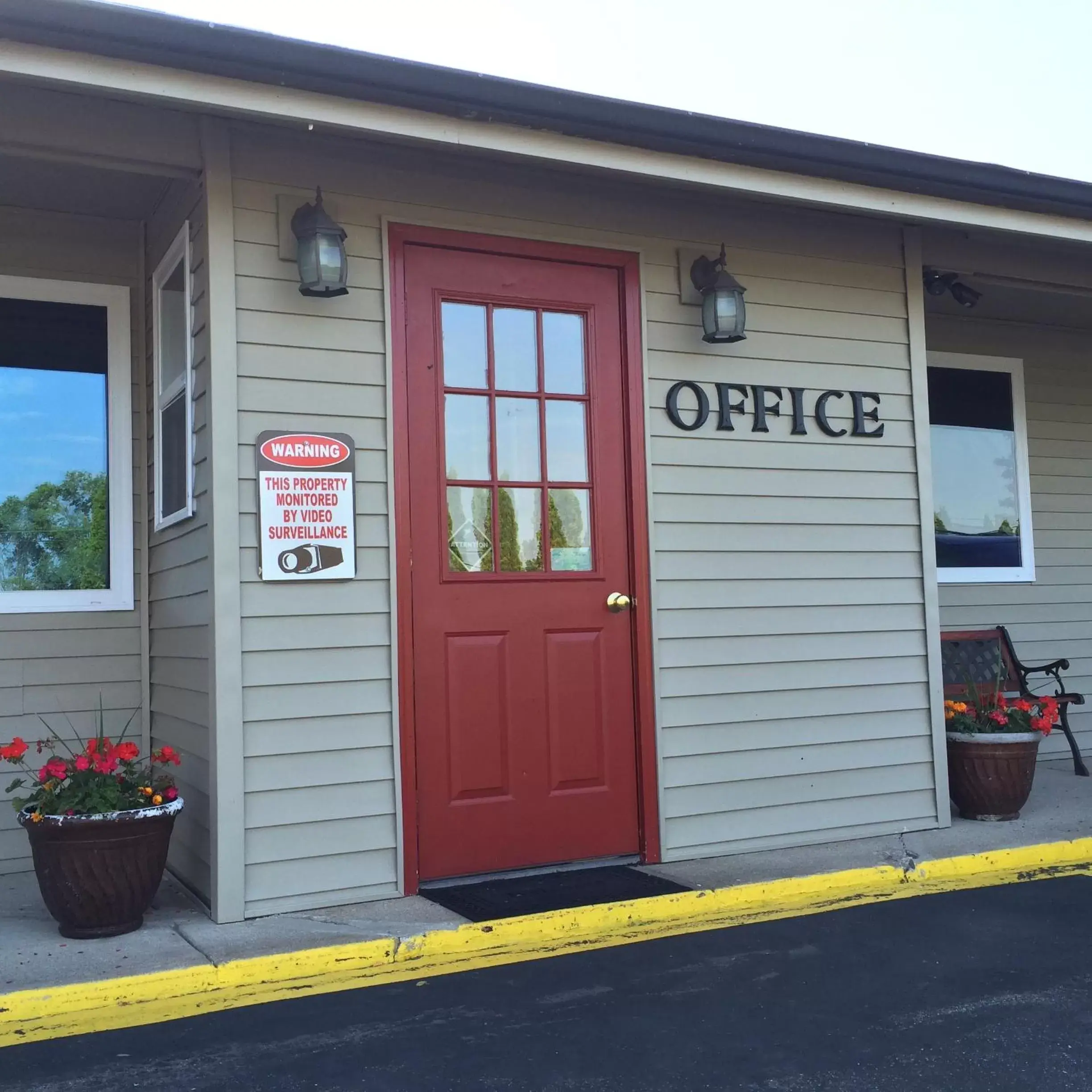 Facade/entrance in Relax Inn - Saginaw