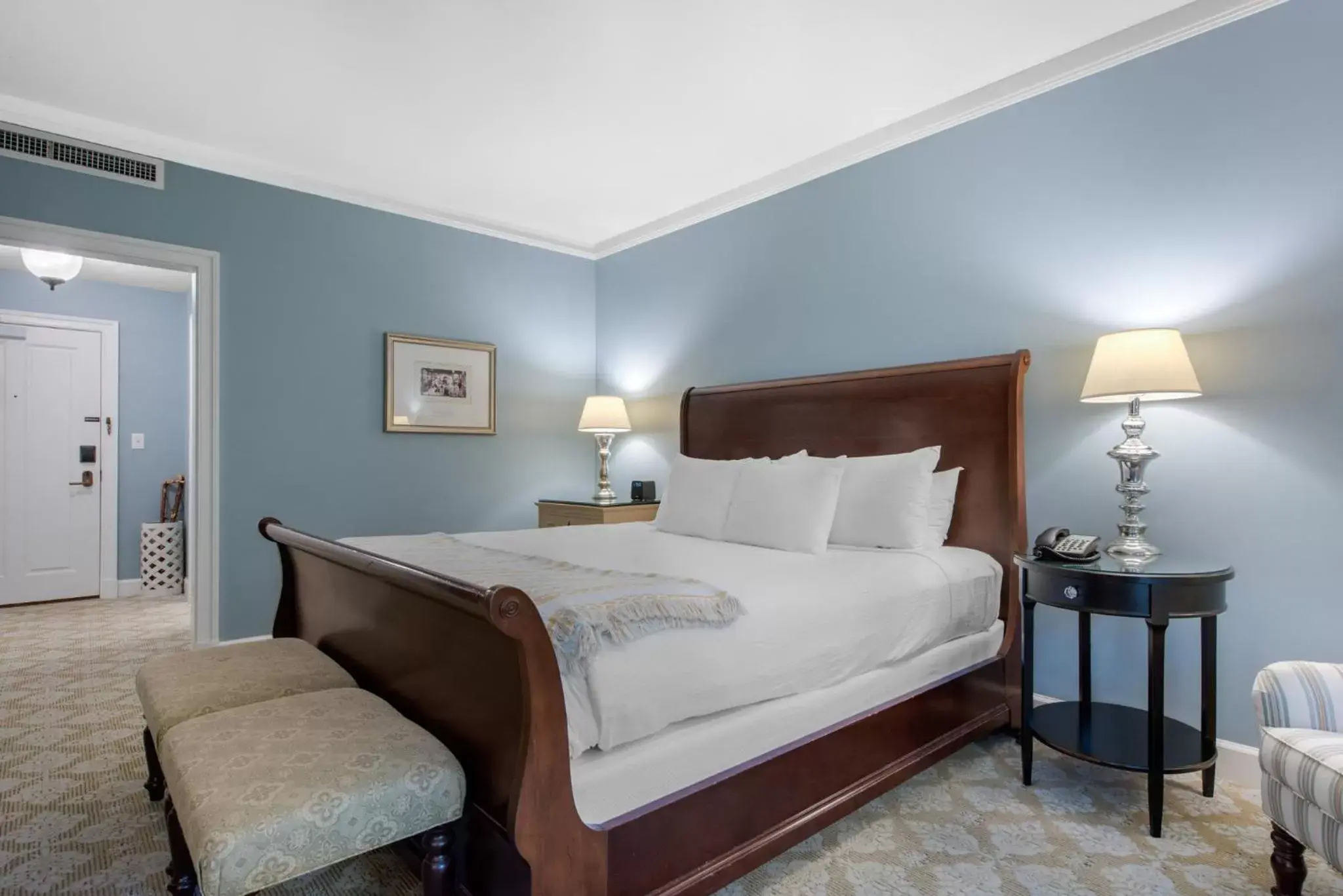 Photo of the whole room, Bed in Omni Bedford Springs Resort