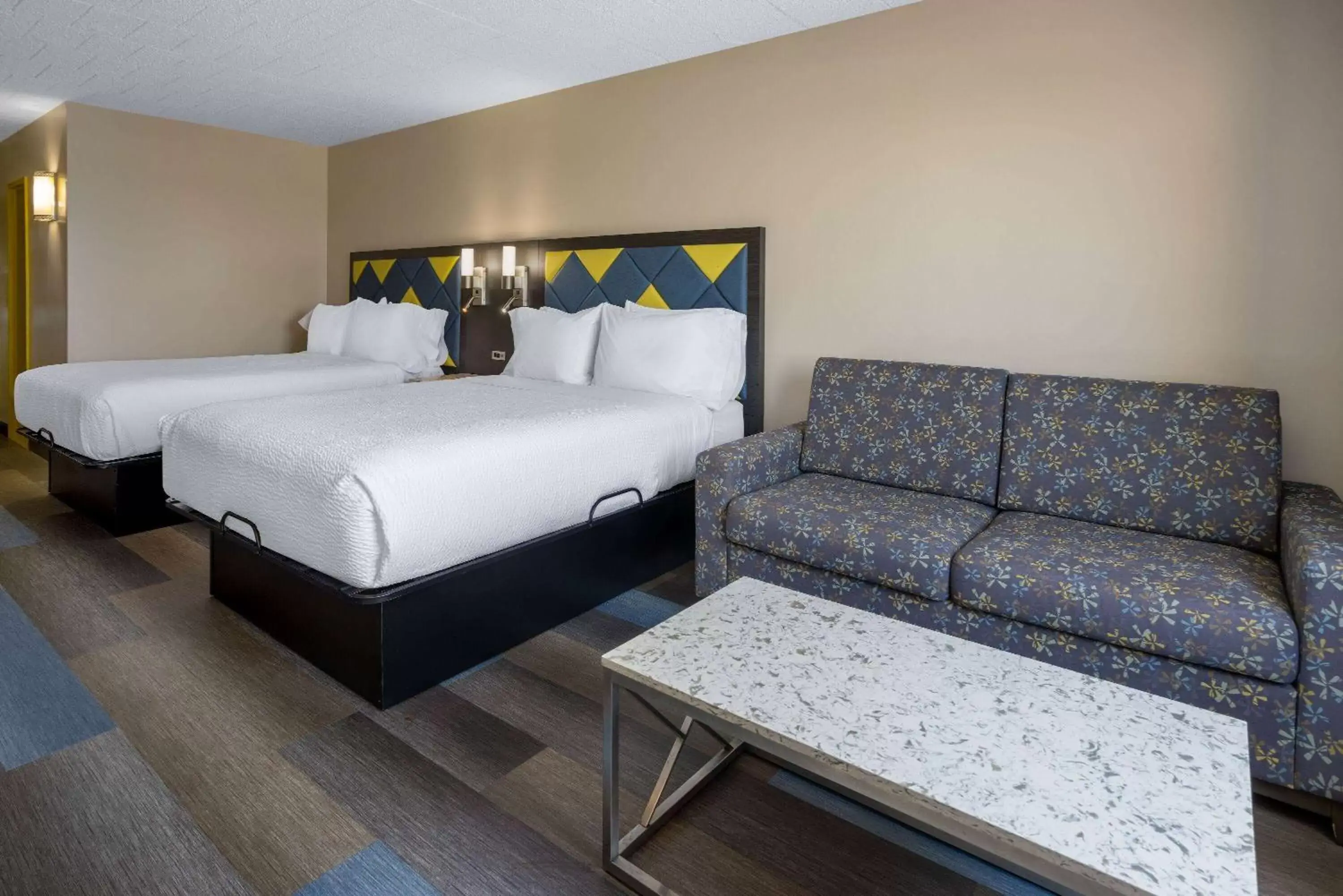 Deluxe Queen Room with Two Queen Beds - Non-Smoking in Days Hotel by Wyndham North Bergen