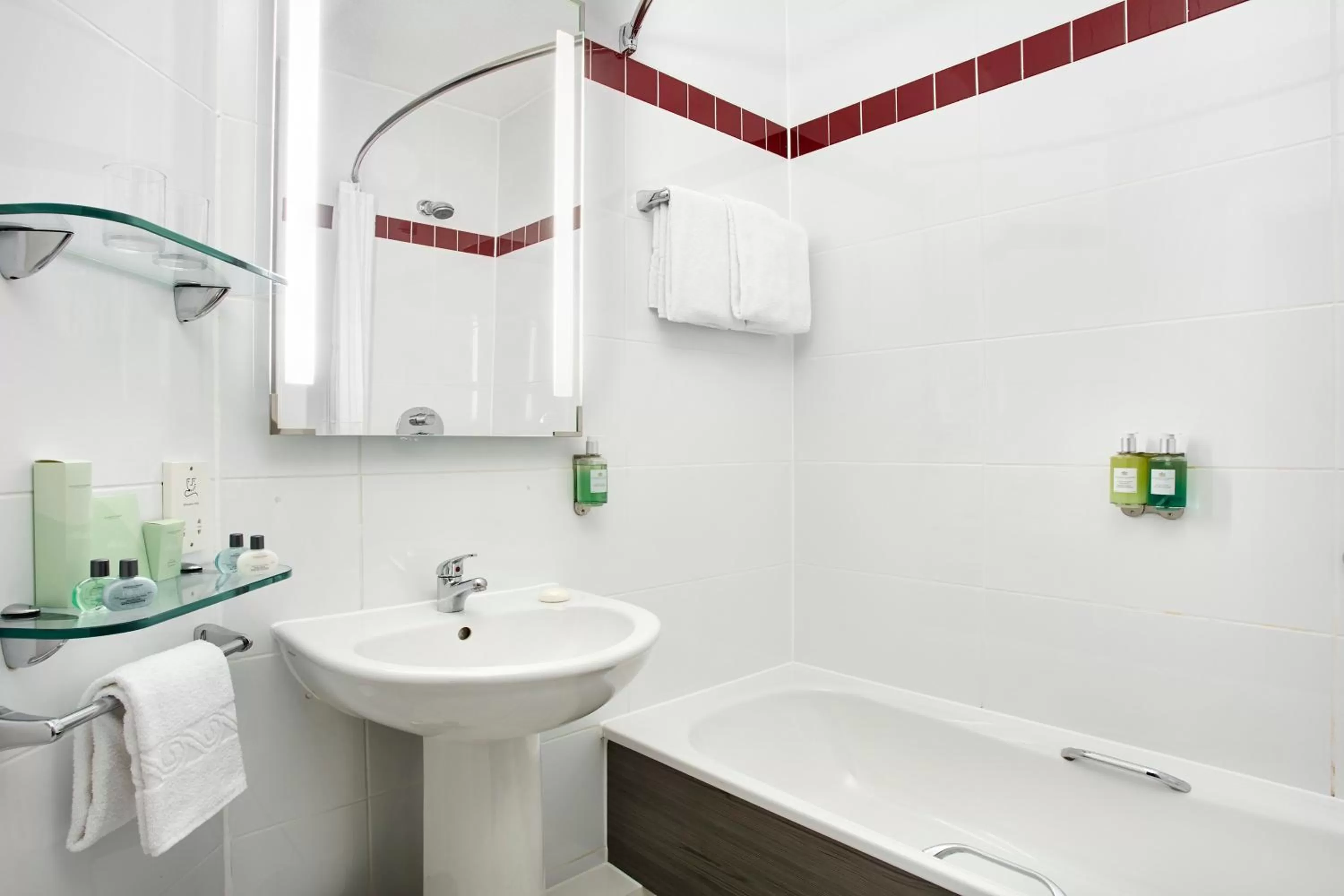 Bathroom in Leonardo Hotel Plymouth