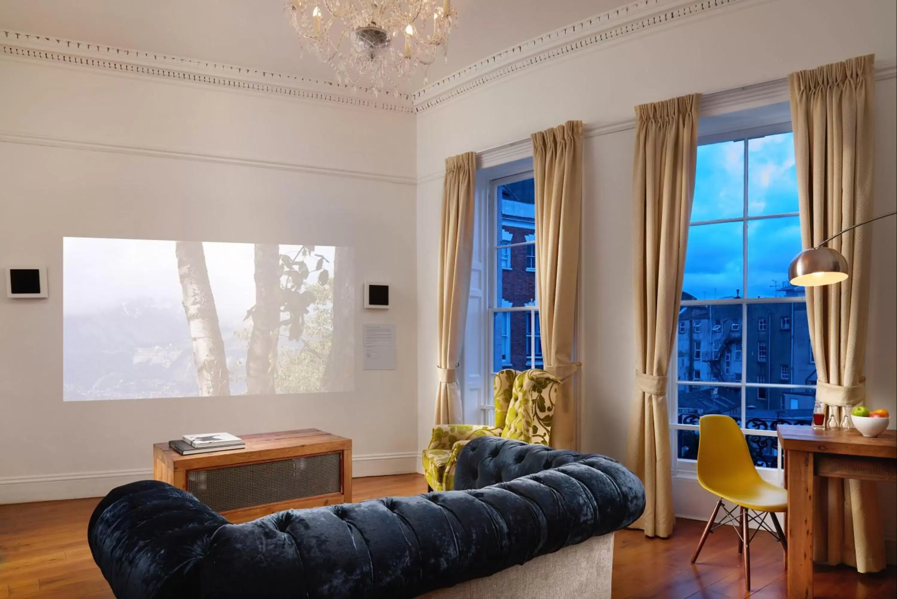 TV and multimedia, Seating Area in Berkeley Suites