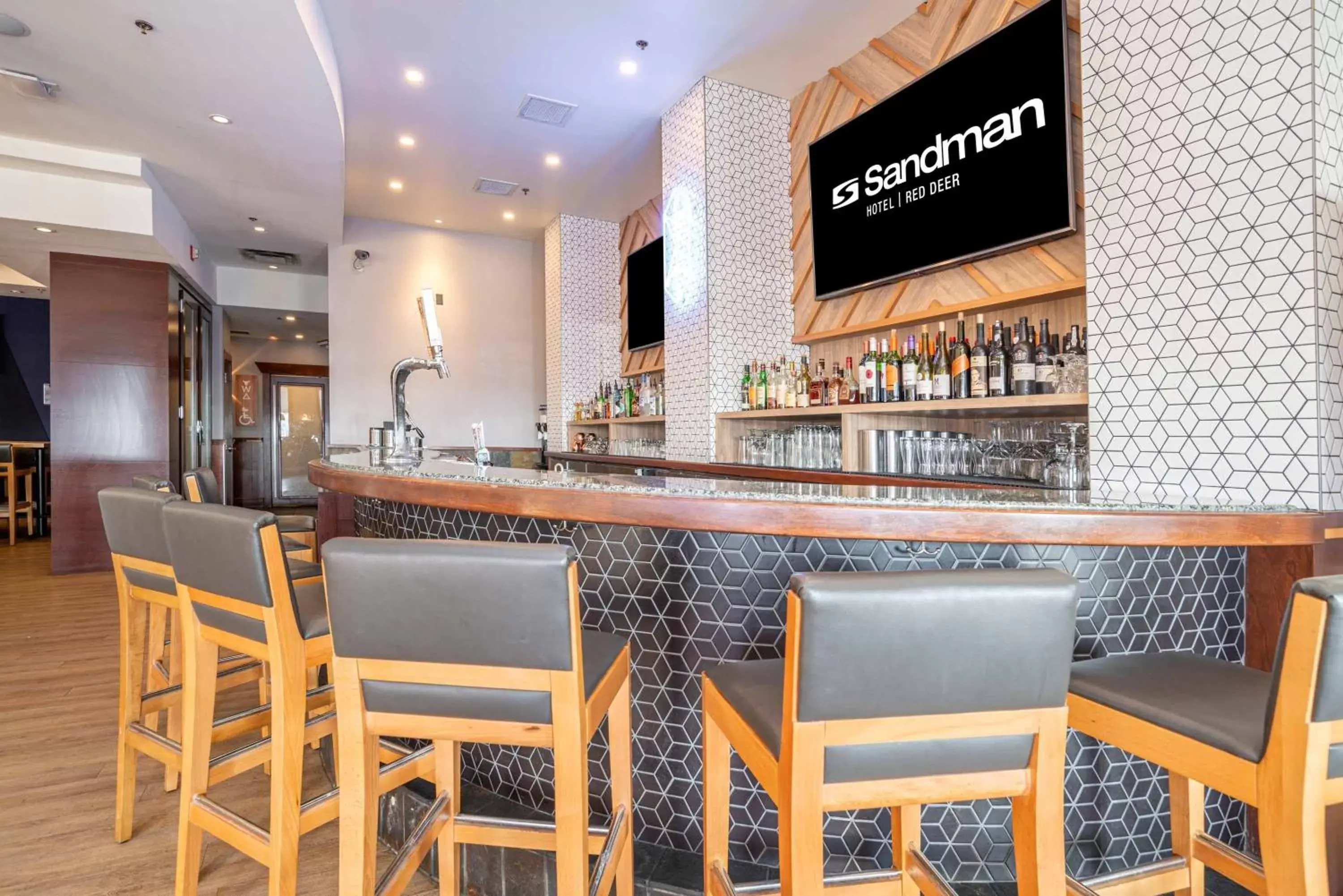 Lounge or bar in Sandman Hotel Red Deer Lounge or bar in Sandman Hotel Red Deer
