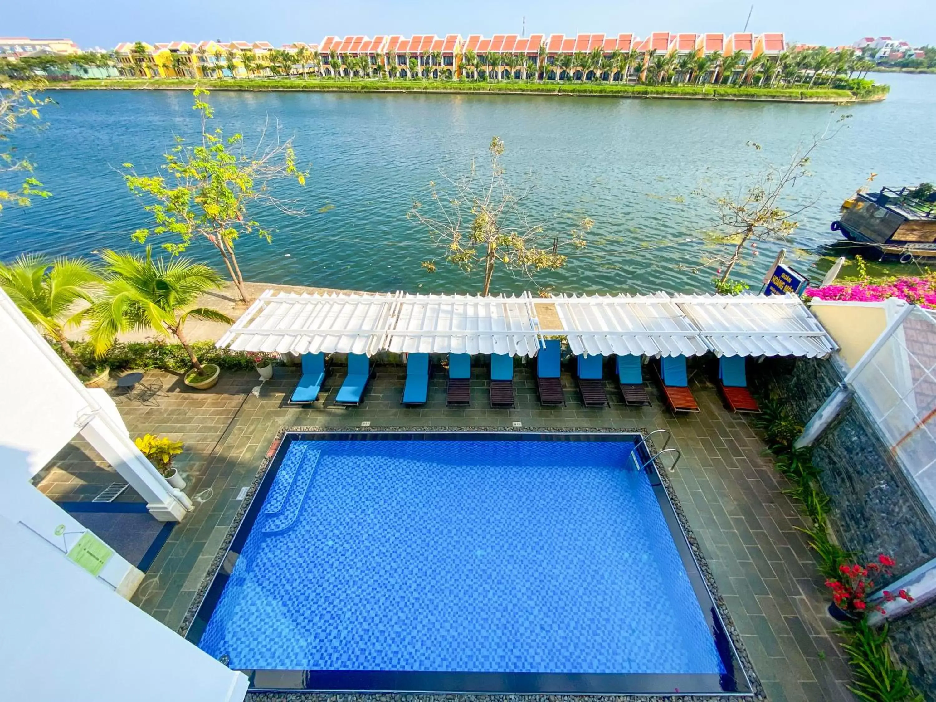River view, Pool View in Riverside White House Hotel