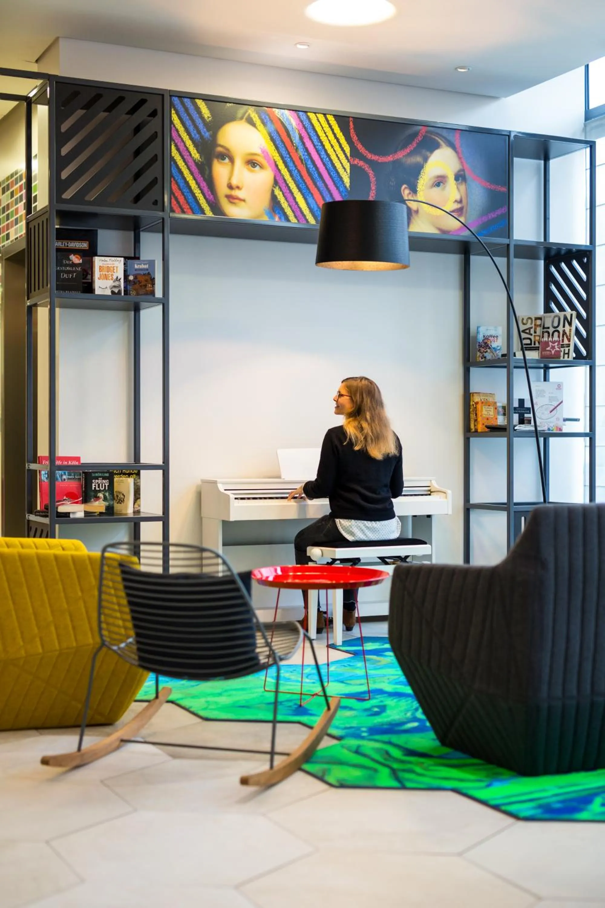 Communal lounge/ TV room in Aparthotel Adagio Köln City