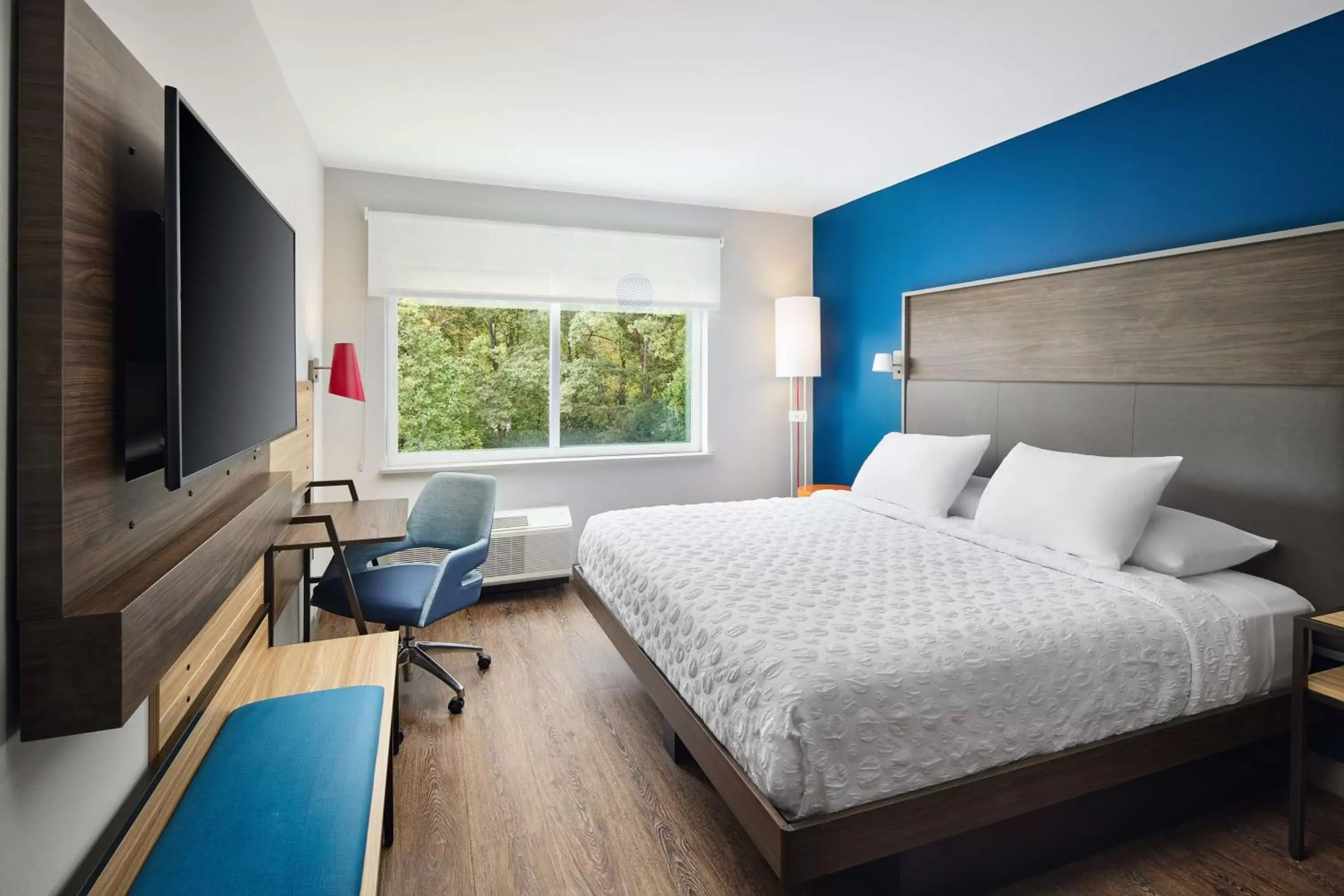 Bedroom, Bed in Tru By Hilton Atlanta Northlake Parkway, Ga