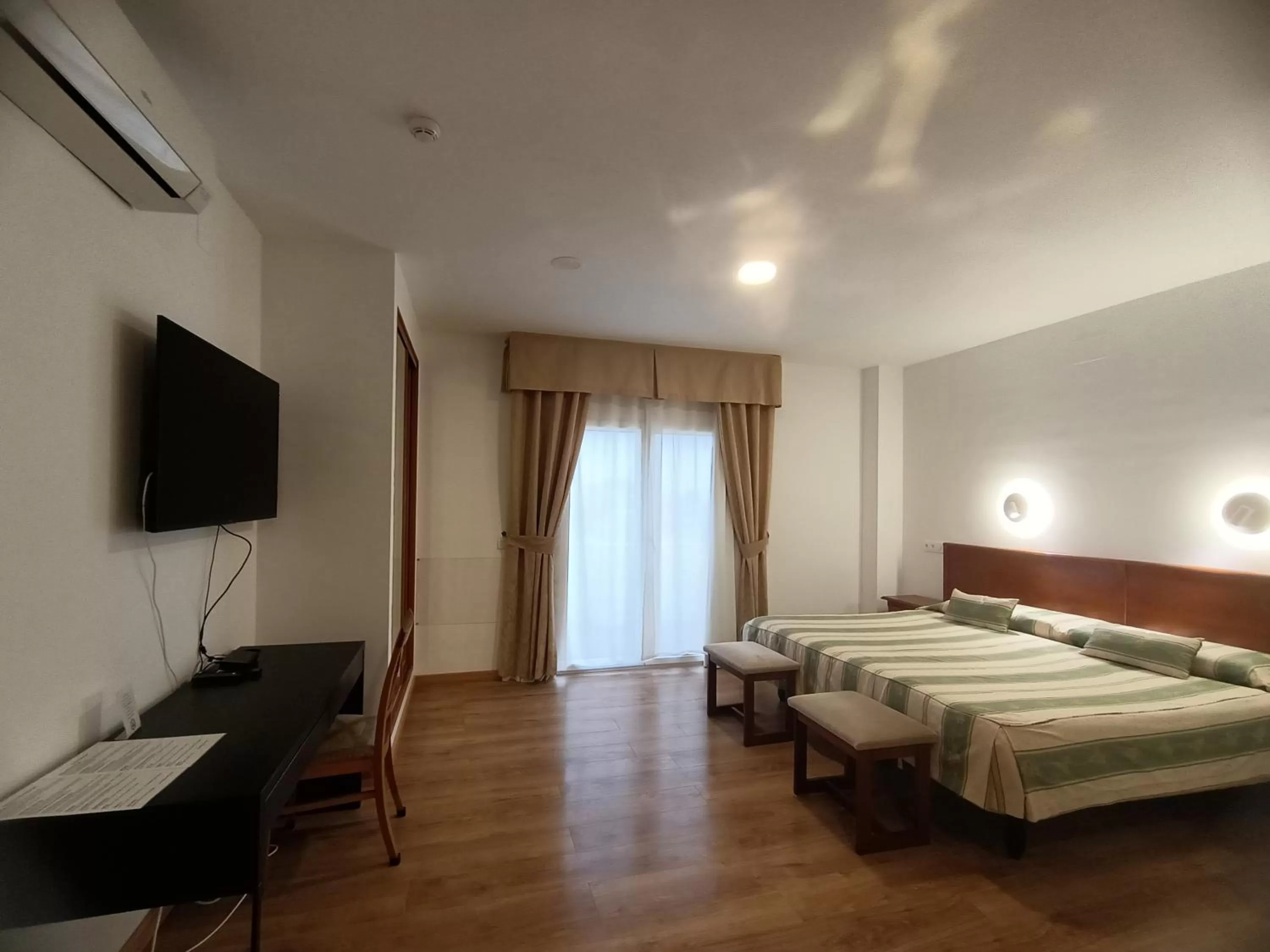 Bedroom, Bed in La Luna Blanca