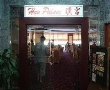 Restaurant/places to eat in Grand Palace Hotel