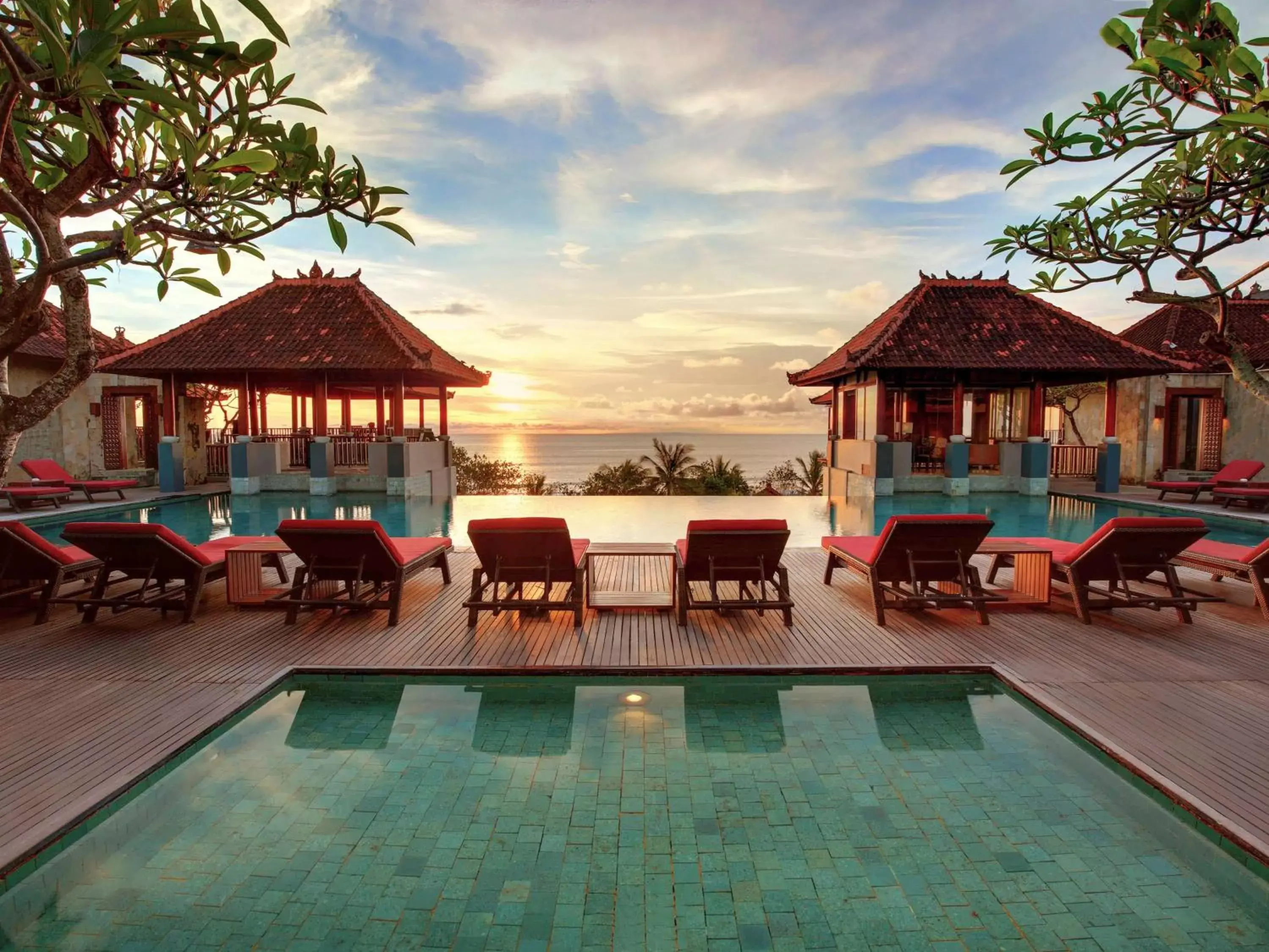 Lounge or bar, Swimming Pool in Mercure Kuta Bali
