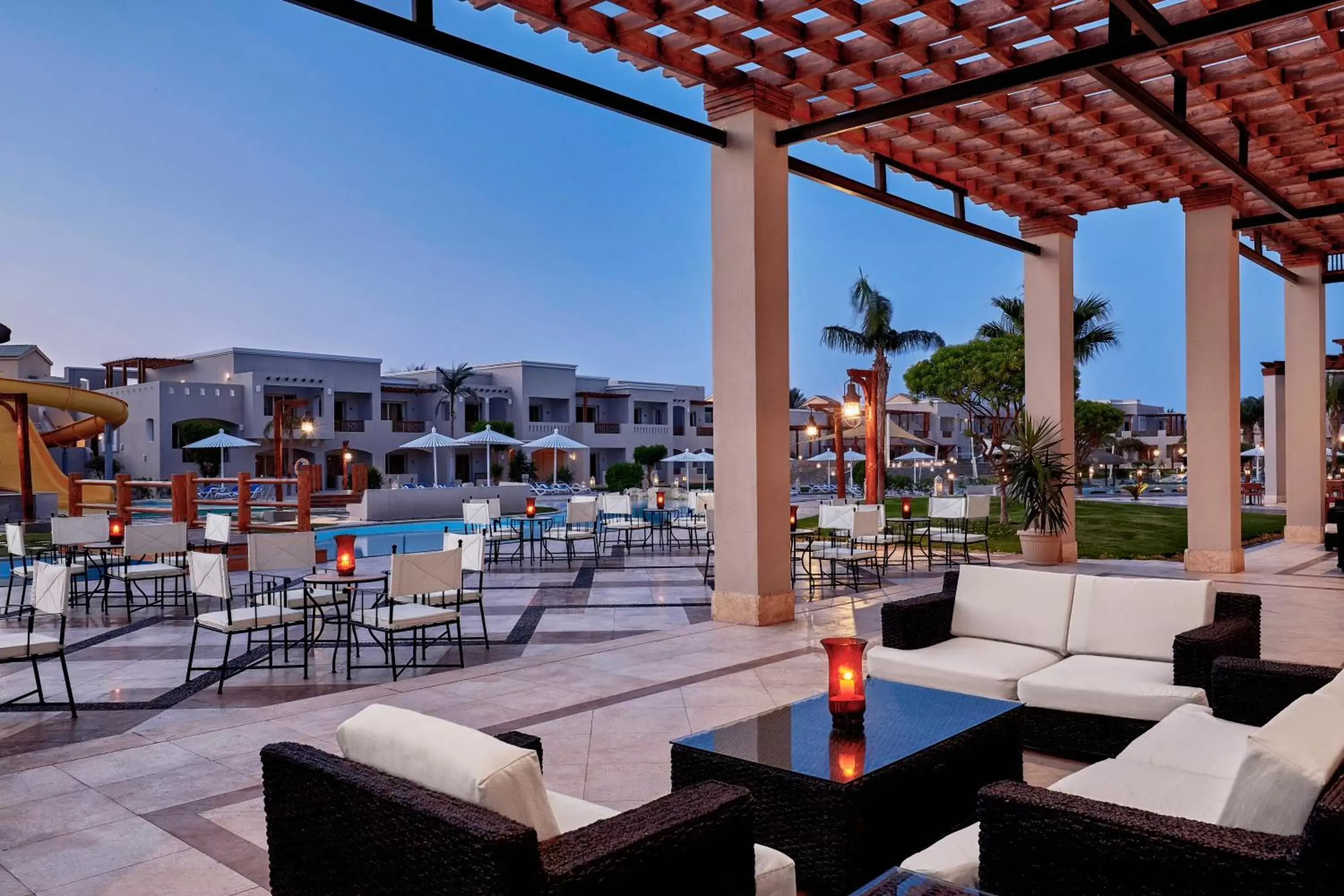 Lounge or bar, Restaurant/Places to Eat in Sentido Casa Del Mar Resort