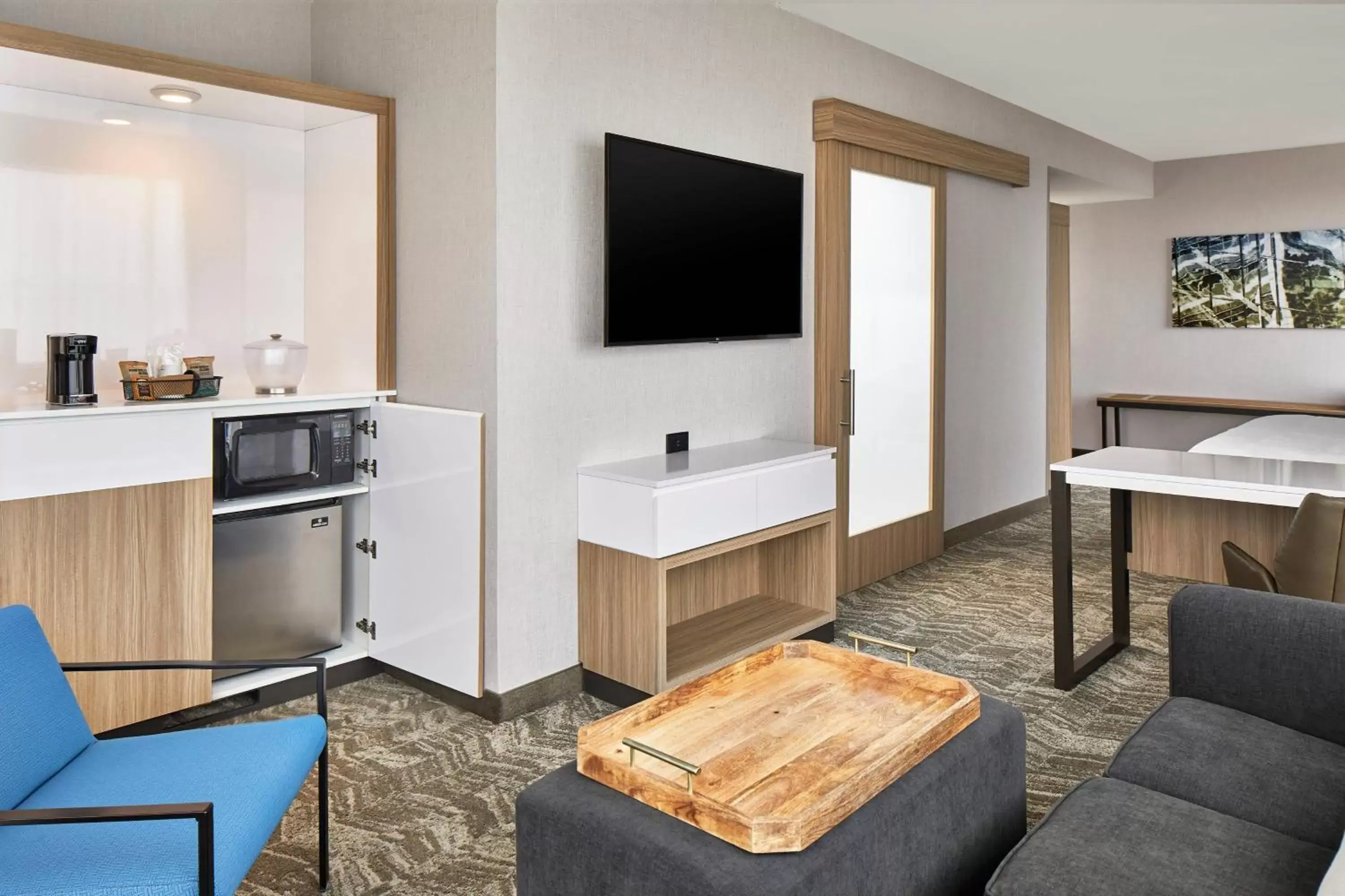 Photo of the whole room, TV/Entertainment Center in SpringHill Suites by Marriott Columbus Dublin