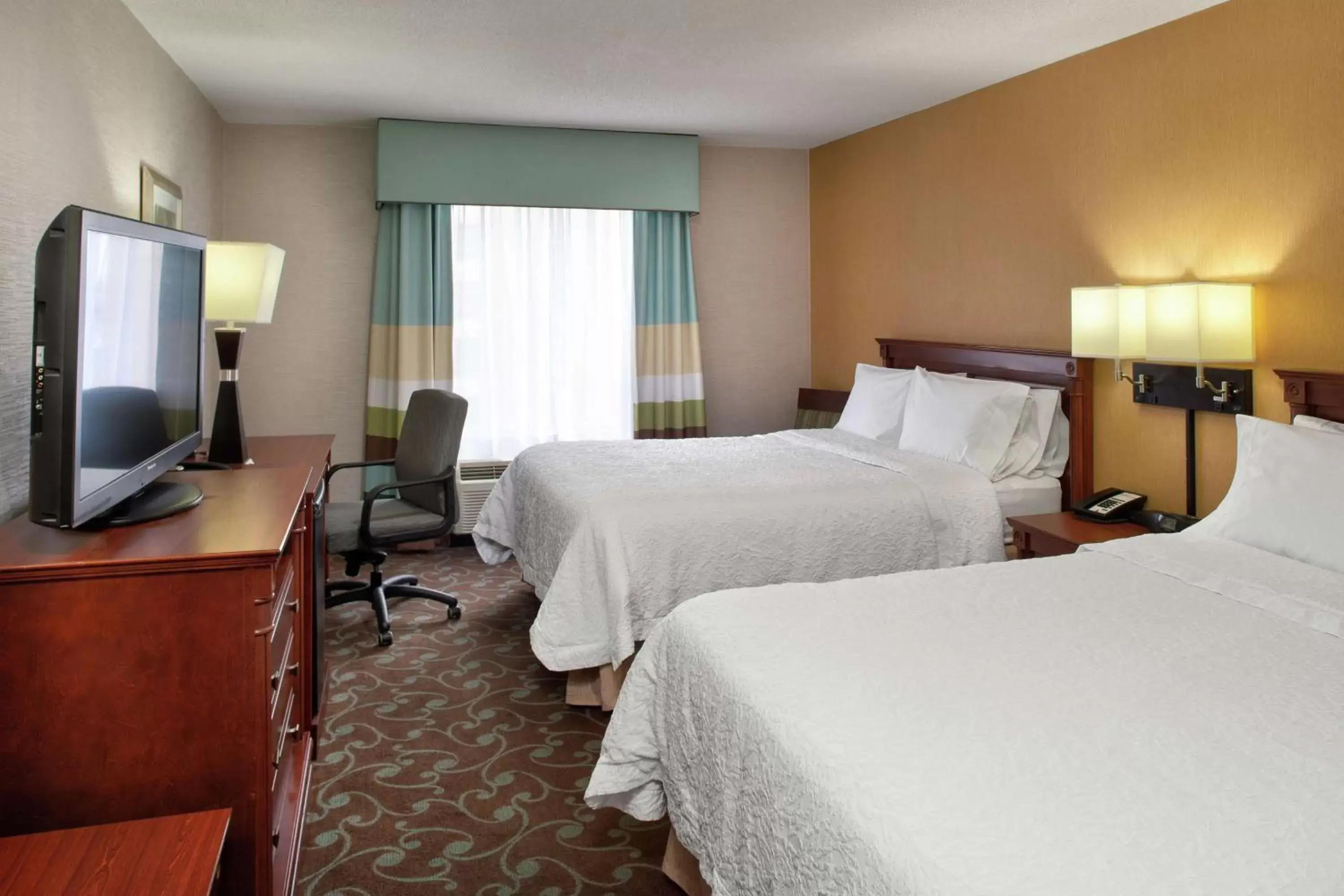 Bedroom, Bed in Hampton Inn & Suites by Hilton Toronto Airport