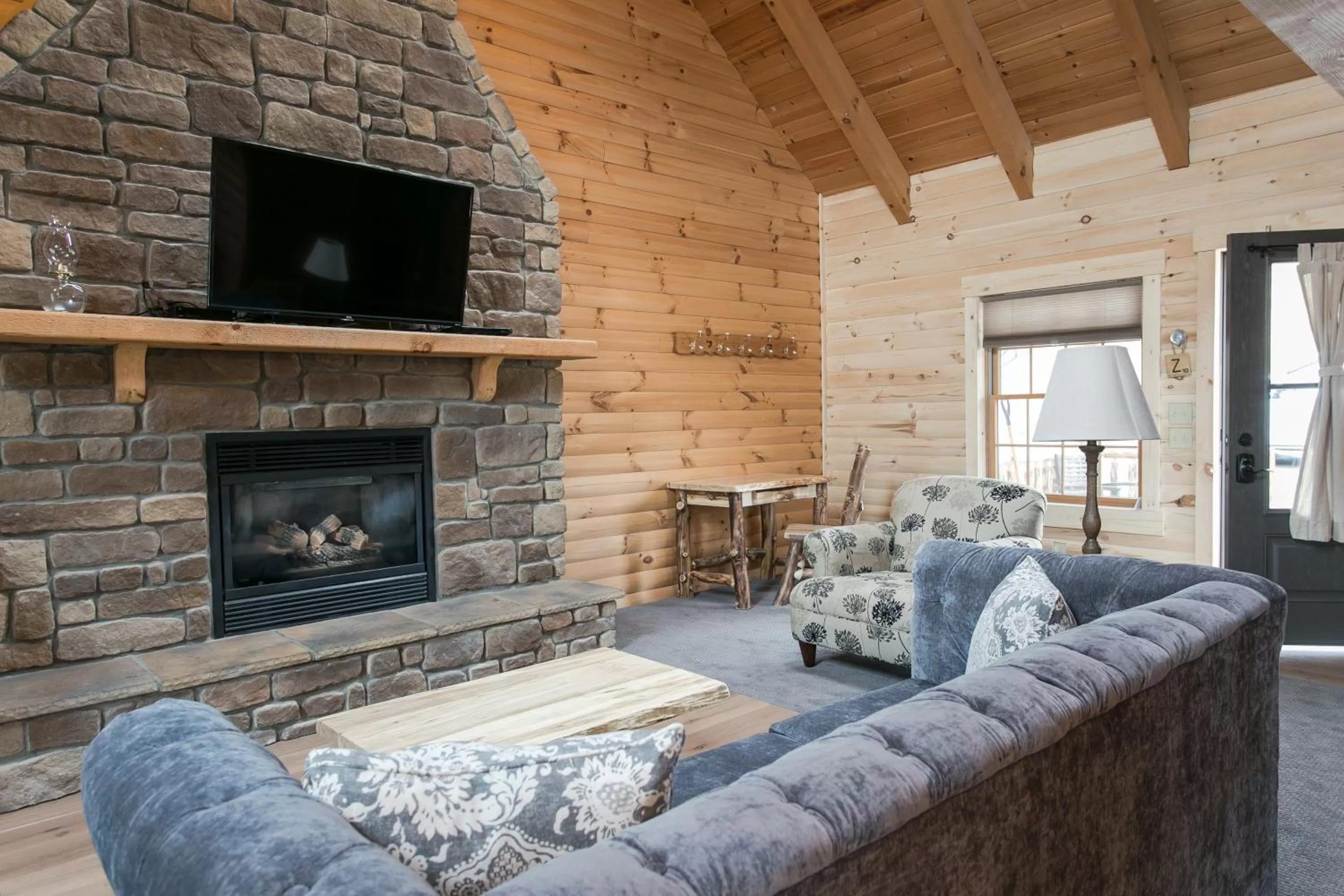 Living room, Seating Area in Coblentz Country Lodge by Amish Country Lodging