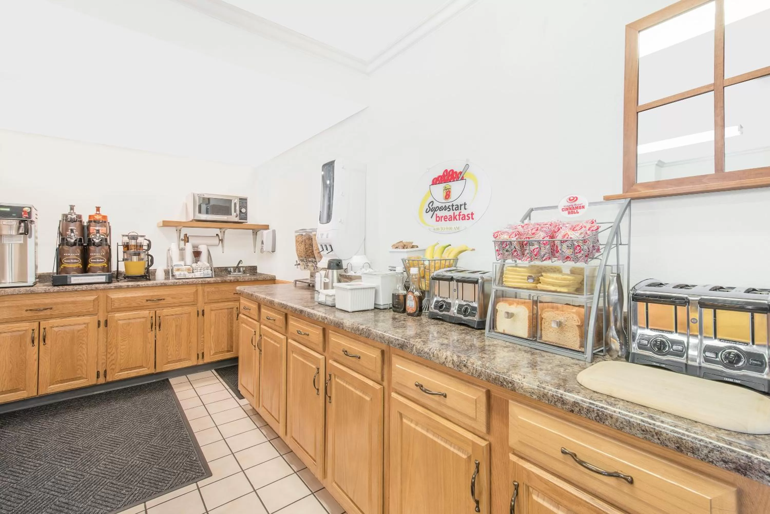 Continental breakfast in Wrangler Hotel Morris