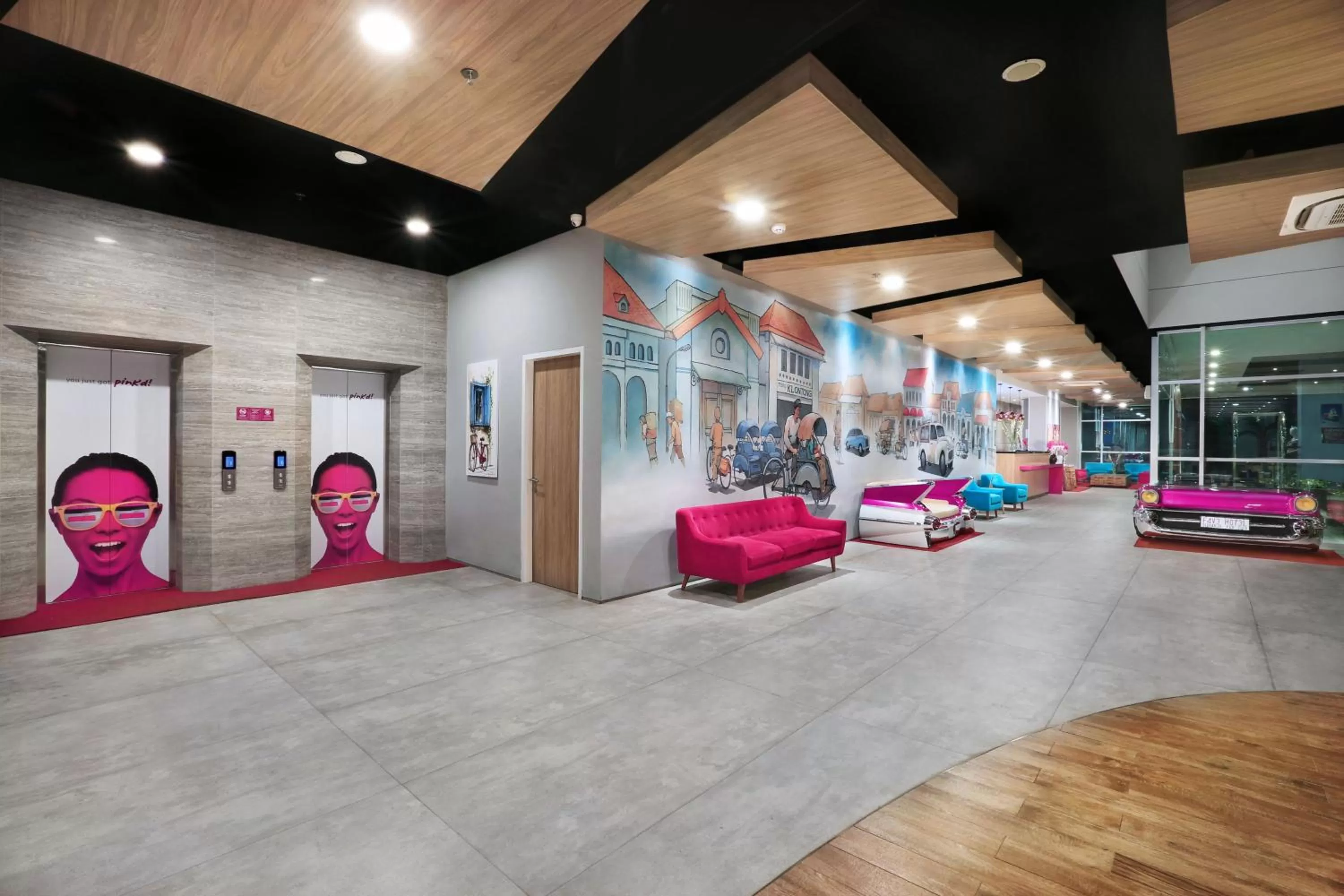 Lobby or reception in favehotel Sidoarjo