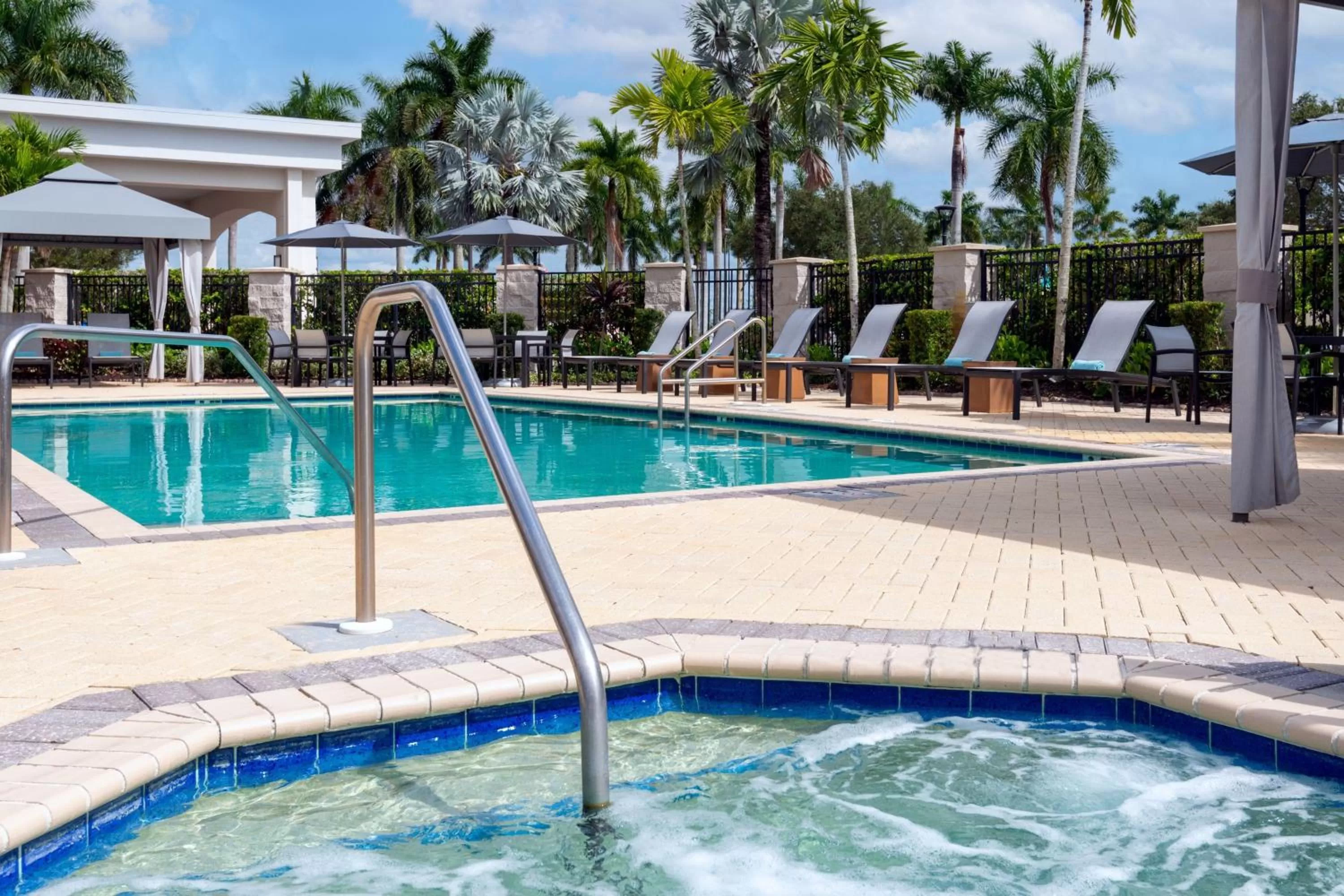 Swimming pool in Courtyard by Marriott Sarasota at University Town Center