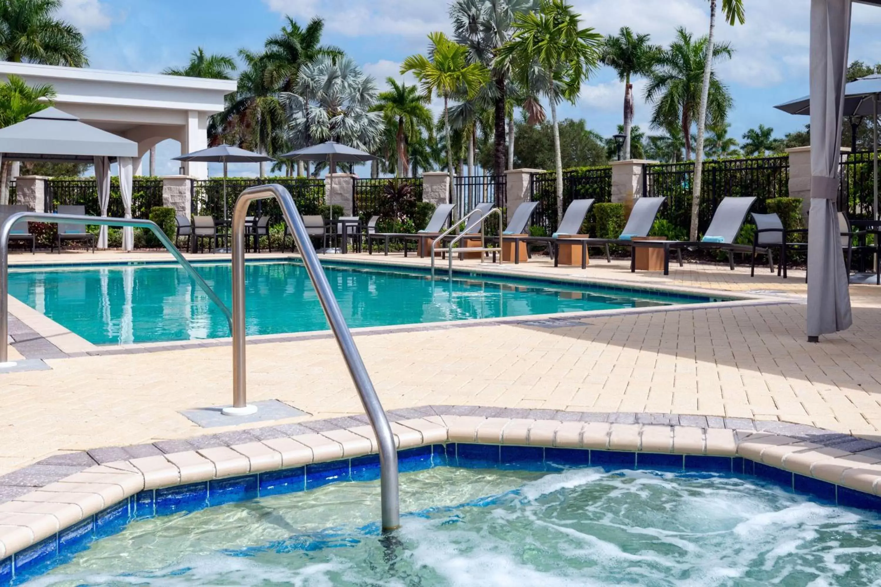 Swimming Pool in Courtyard by Marriott Sarasota at University Town Center