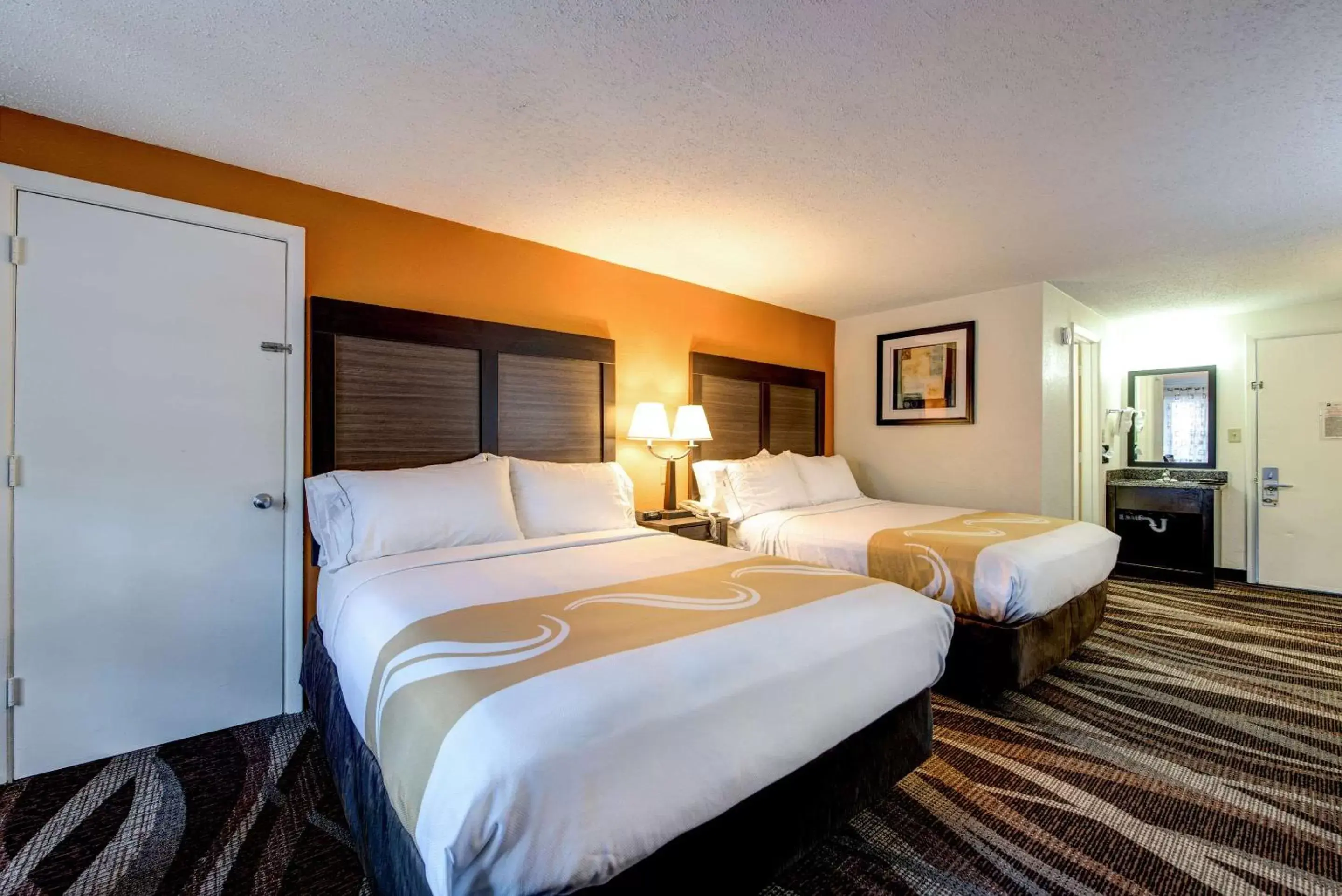 Photo of the whole room, Bed in Quality Inn Creekside - Downtown Gatlinburg