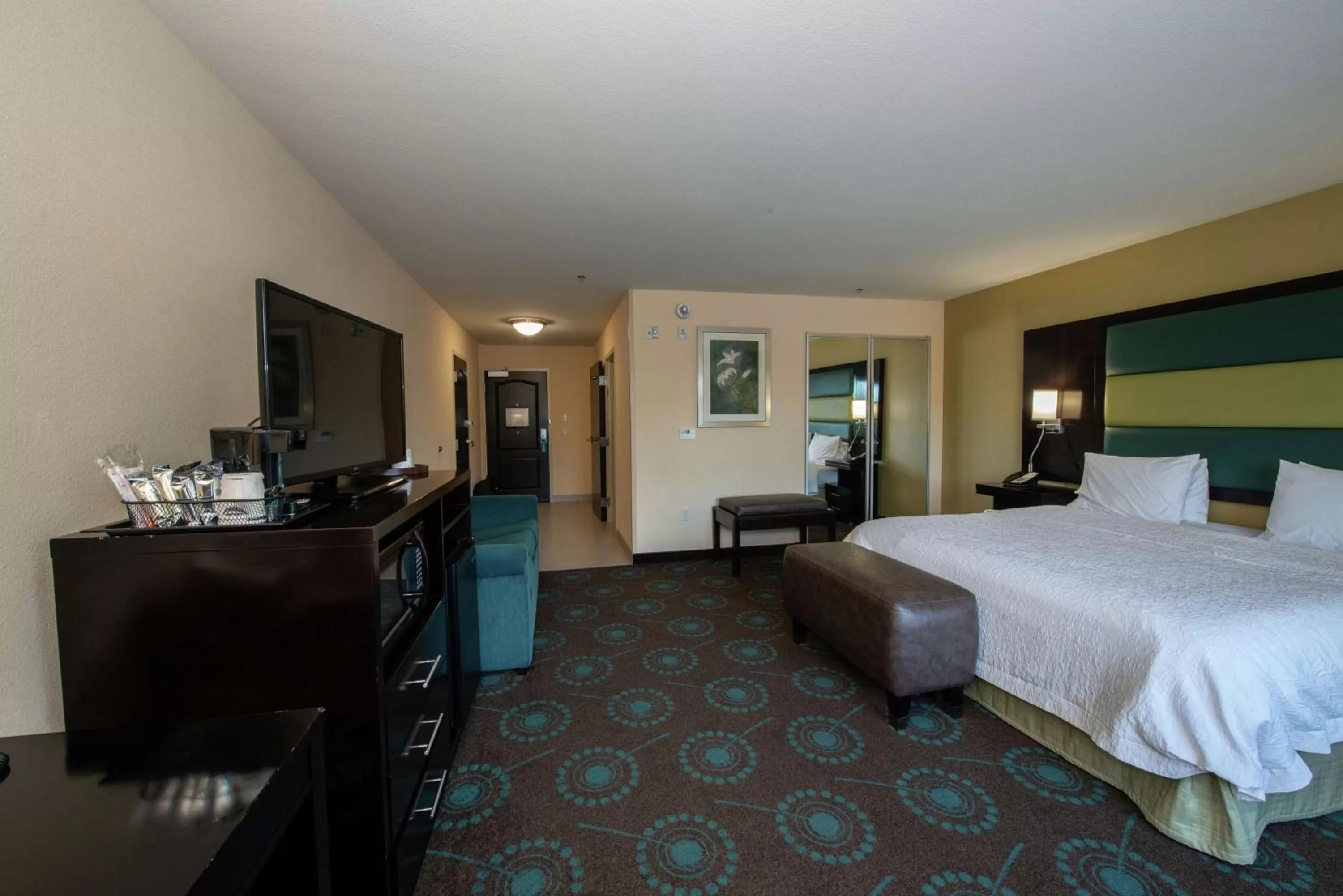 Photo of the whole room, Bed in Hampton Inn & Suites Salt Lake City/Farmington
