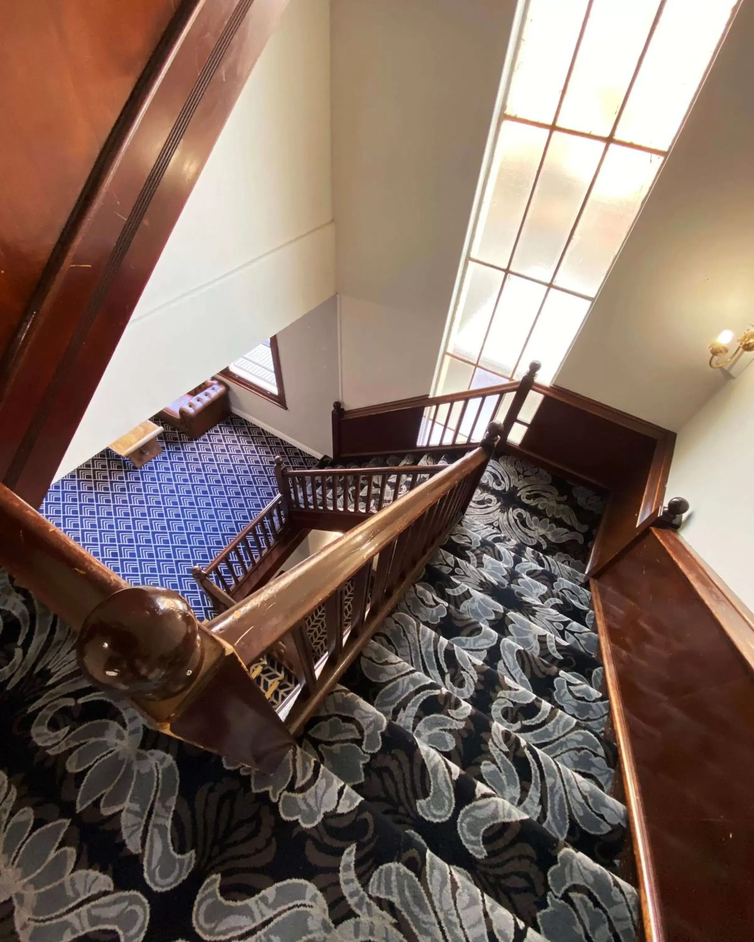Property building, Bed in Romano's Hotel & Suites Wagga Wagga