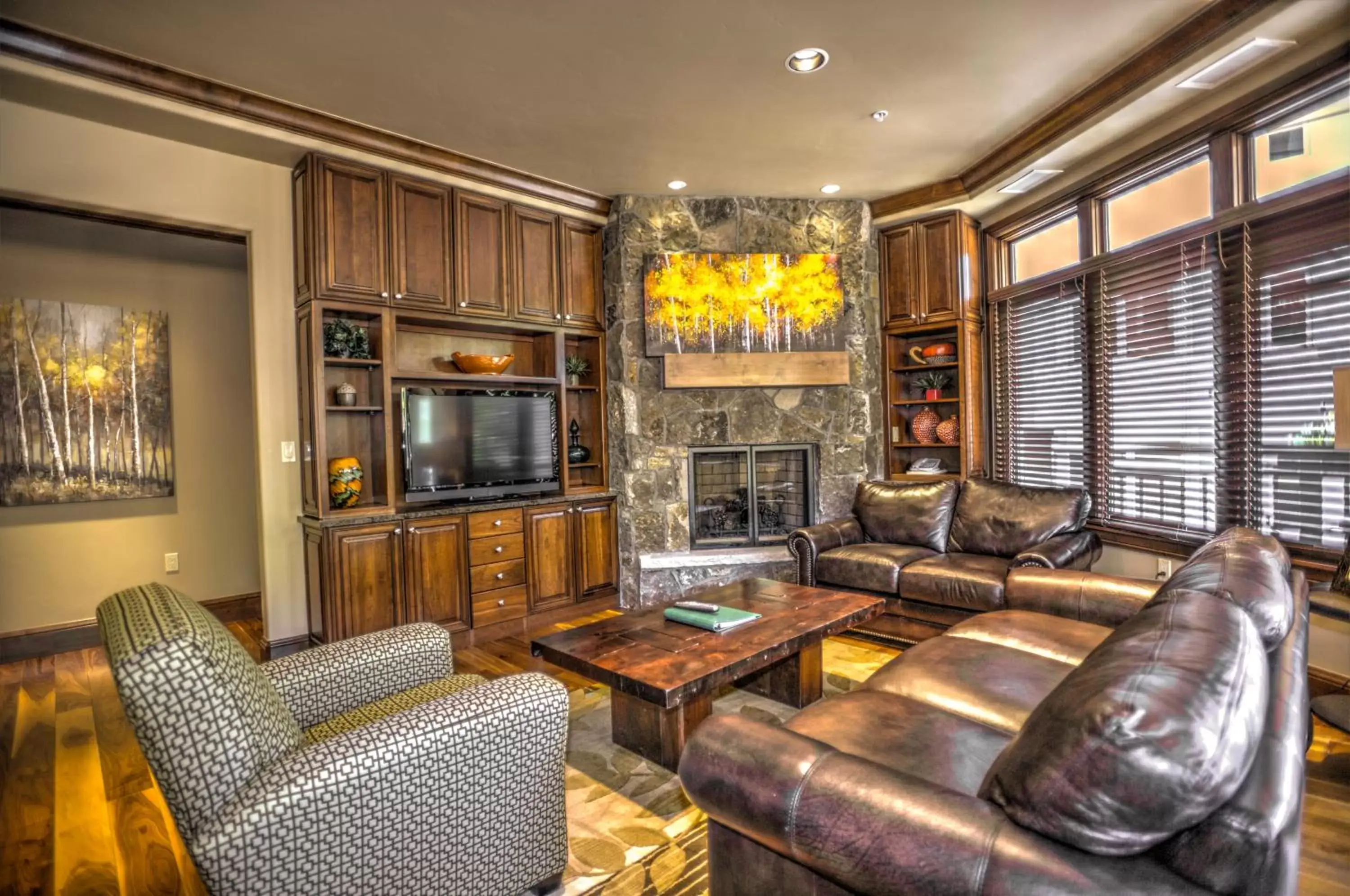 Living room, Seating Area in Lion Square Lodge