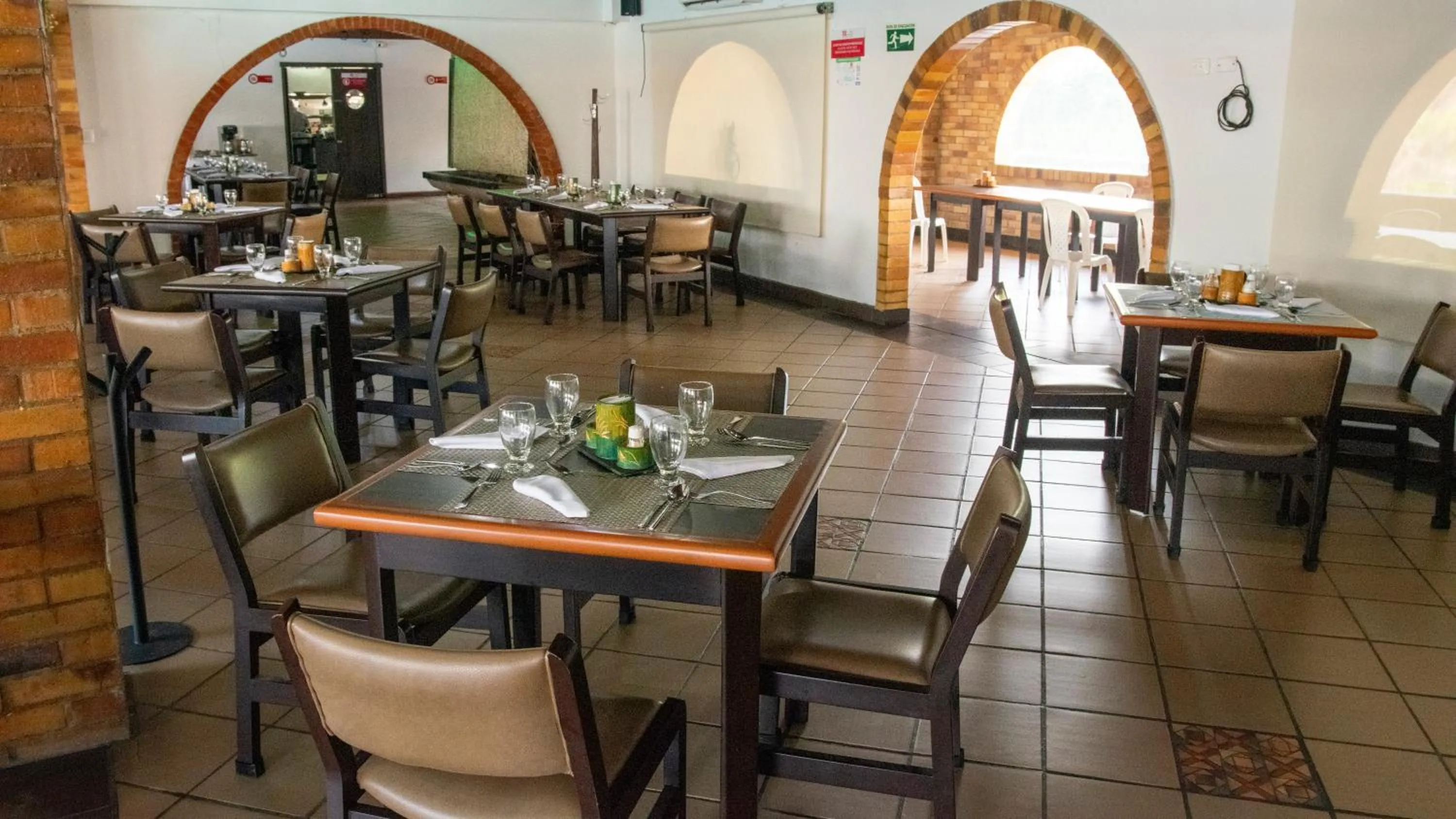 Restaurant/places to eat in Hotel San Juan Internacional