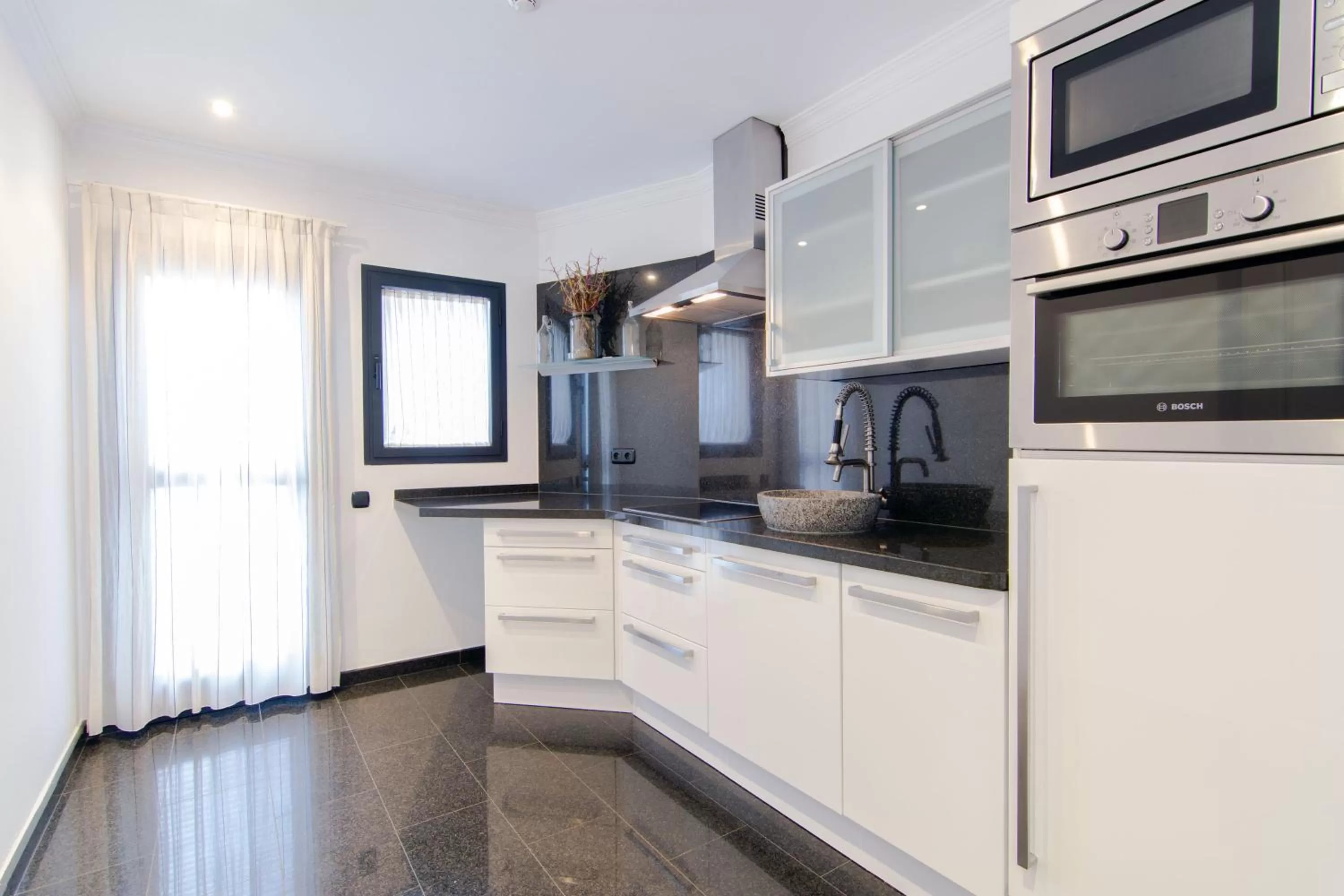 Kitchen or kitchenette in Casa León Royal Retreat