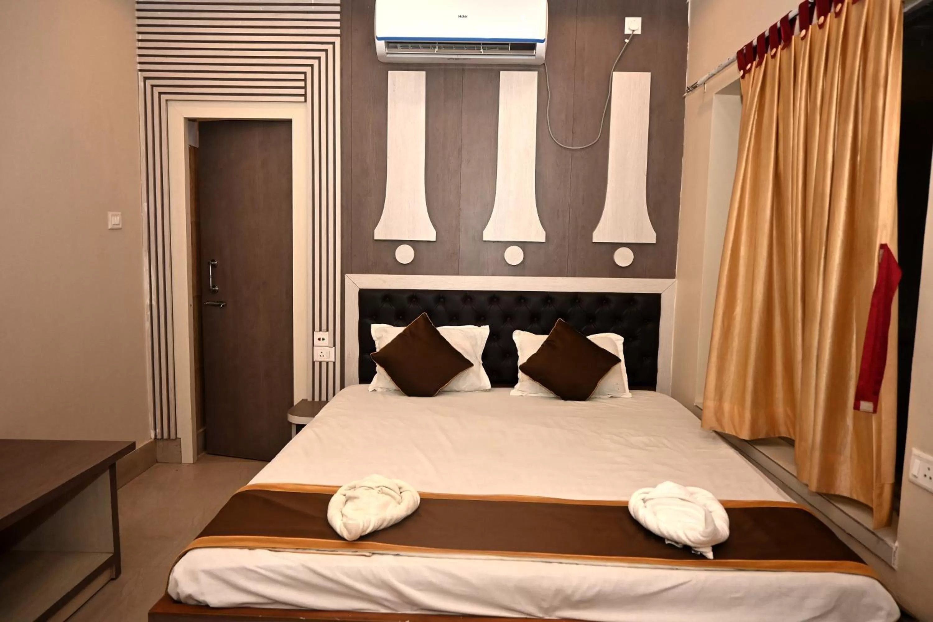 Bed in Royal Sea View