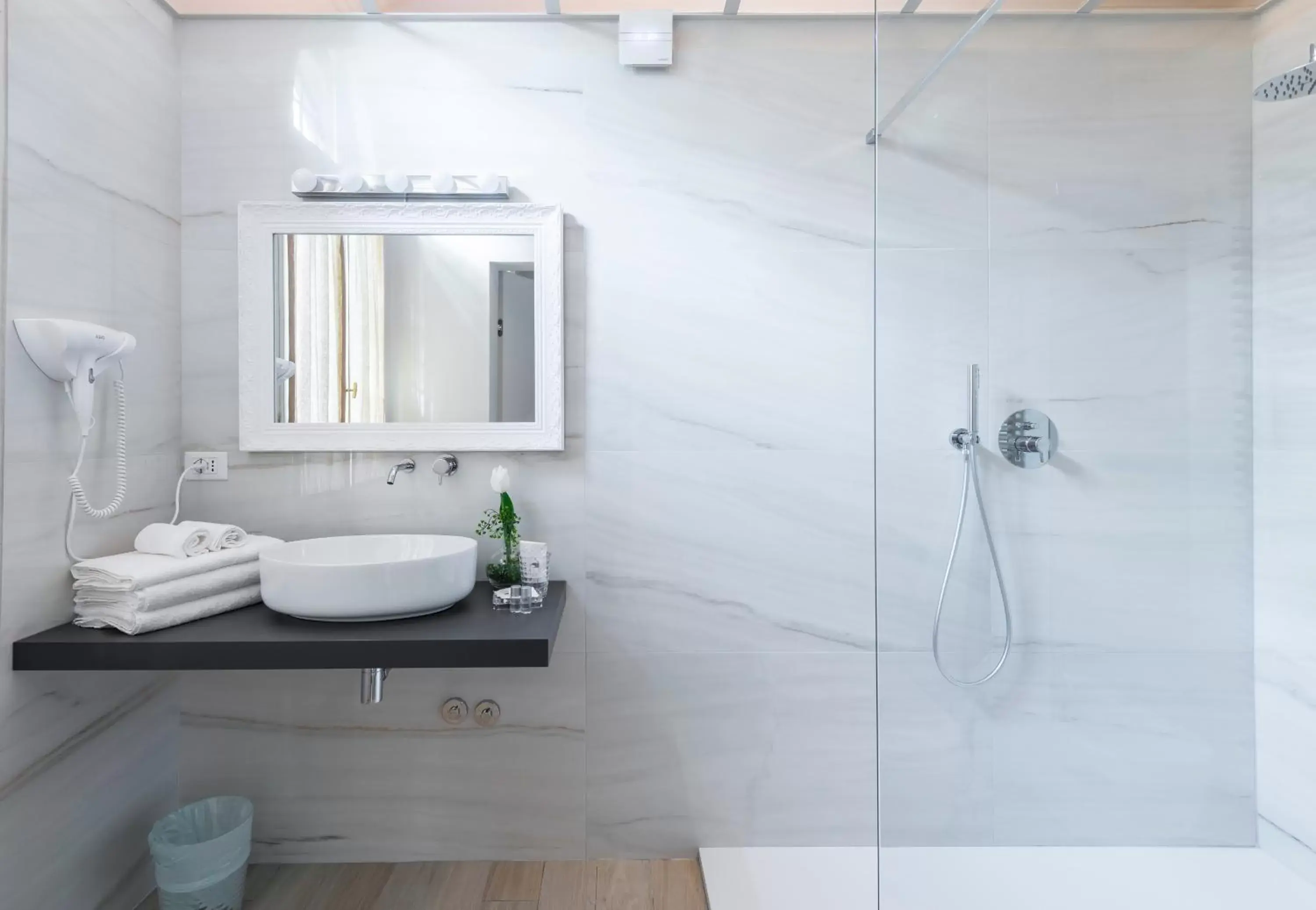Shower, Bathroom in Villa Savioli Room & Breakfast
