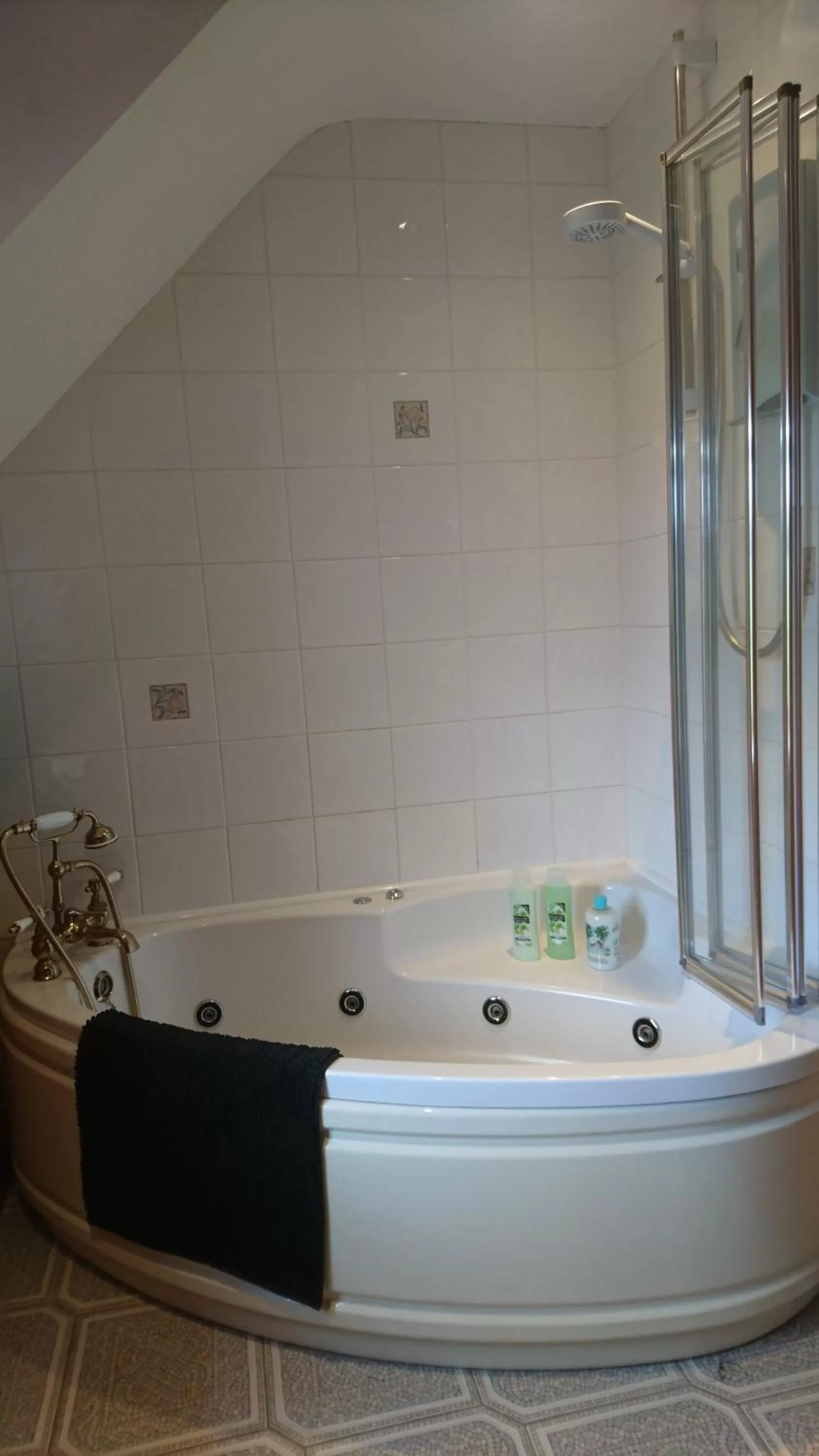 Bathroom in Rossclare Lodge