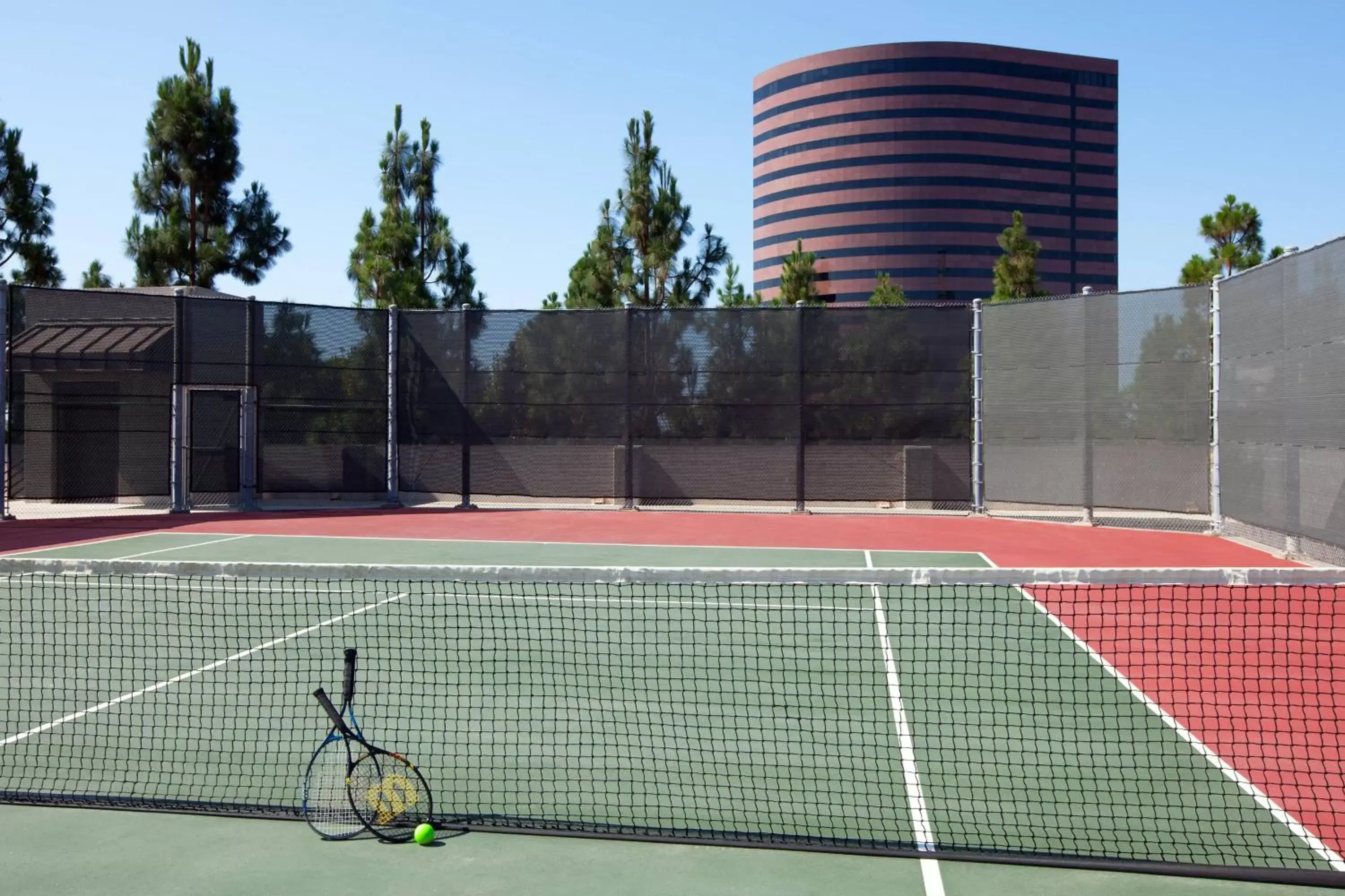 Tennis court, Tennis/Squash in The Westin South Coast Plaza, Costa Mesa