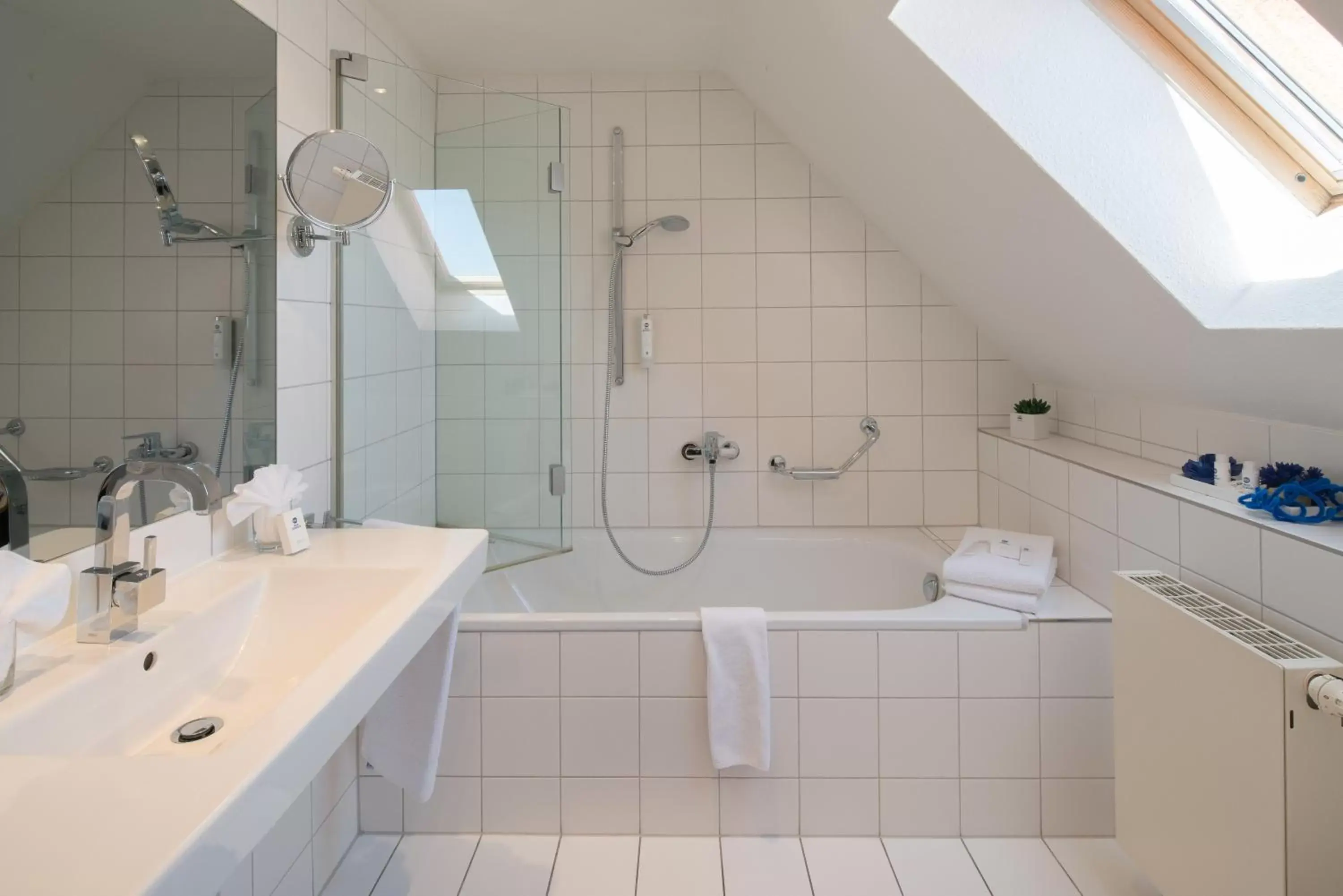 Photo of the whole room, Bathroom in Best Western Hotel Am Straßberger Tor