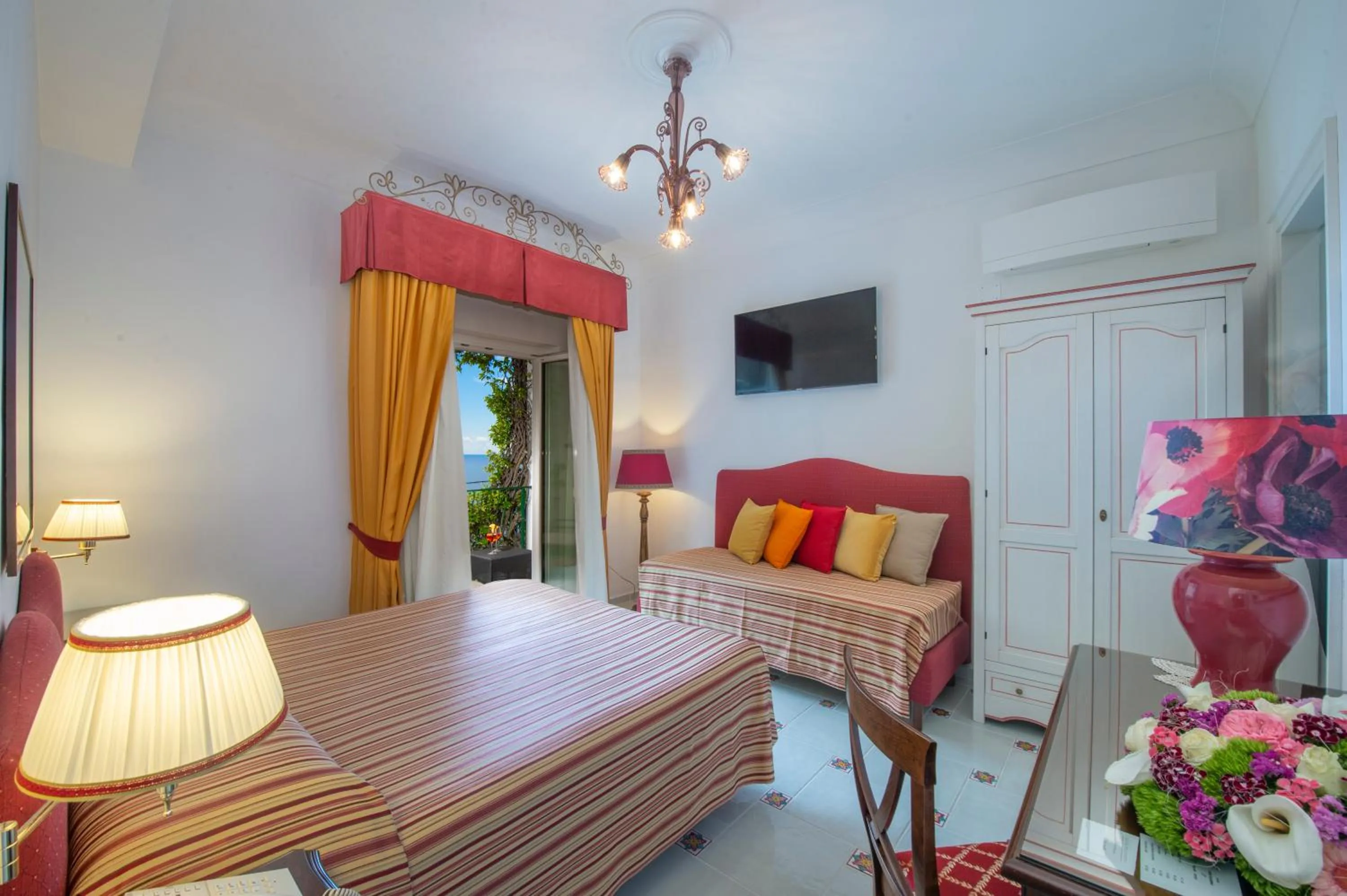 Bedroom, Bed in Hotel Pellegrino