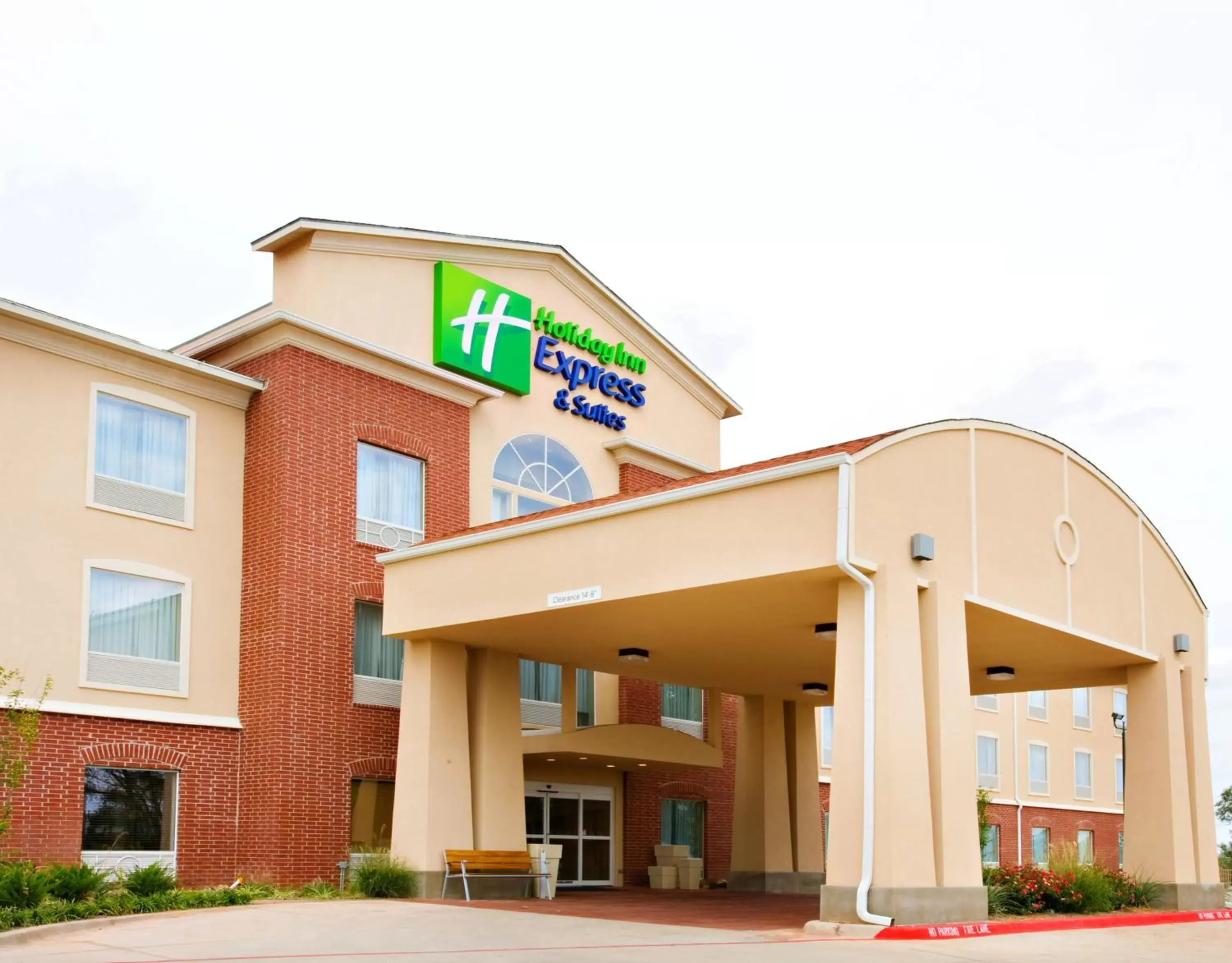 Property building in Holiday Inn Express Hotel & Suites Shamrock North, an IHG Hotel