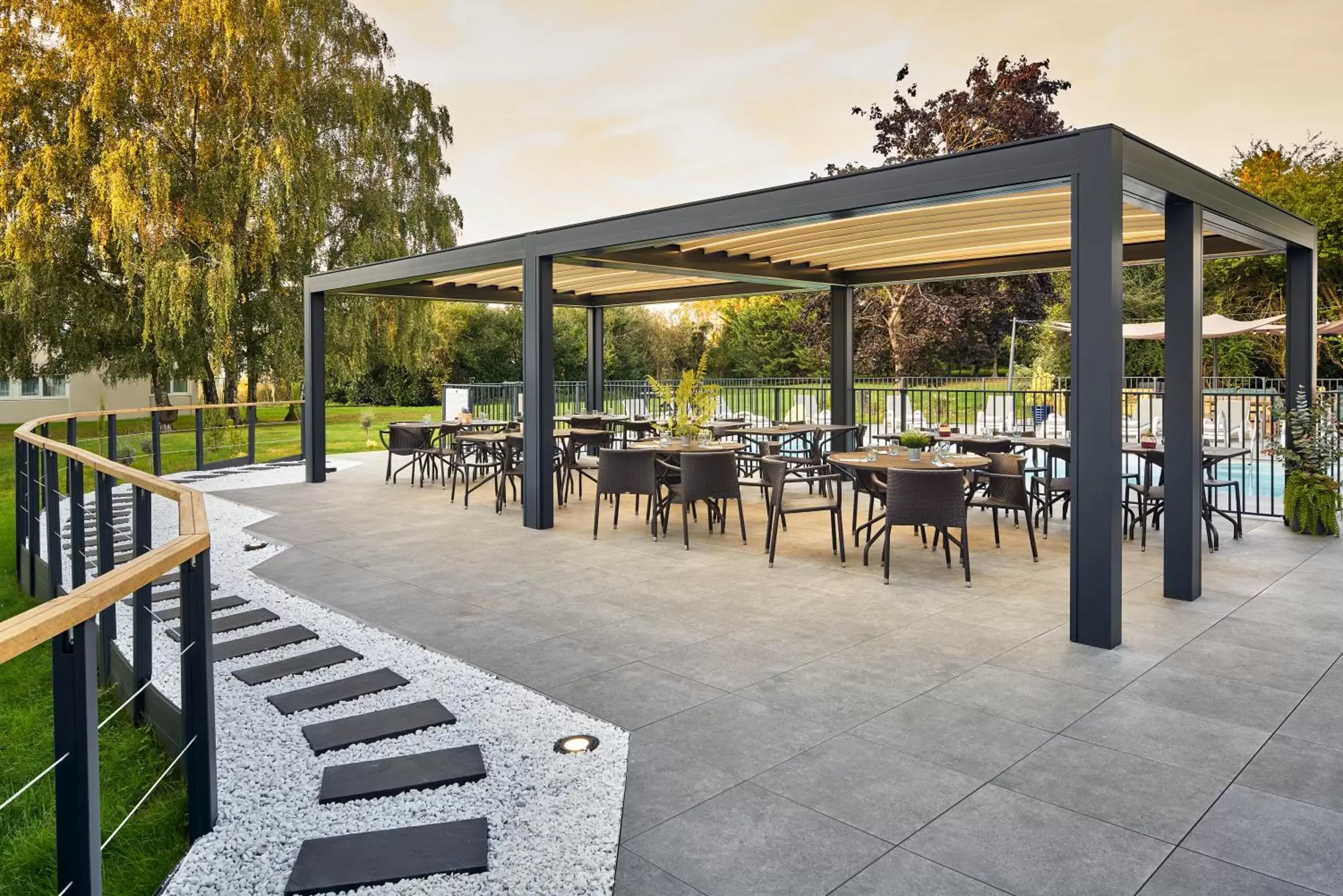 Patio, Restaurant/Places to Eat in Novotel Roissy Saint Witz