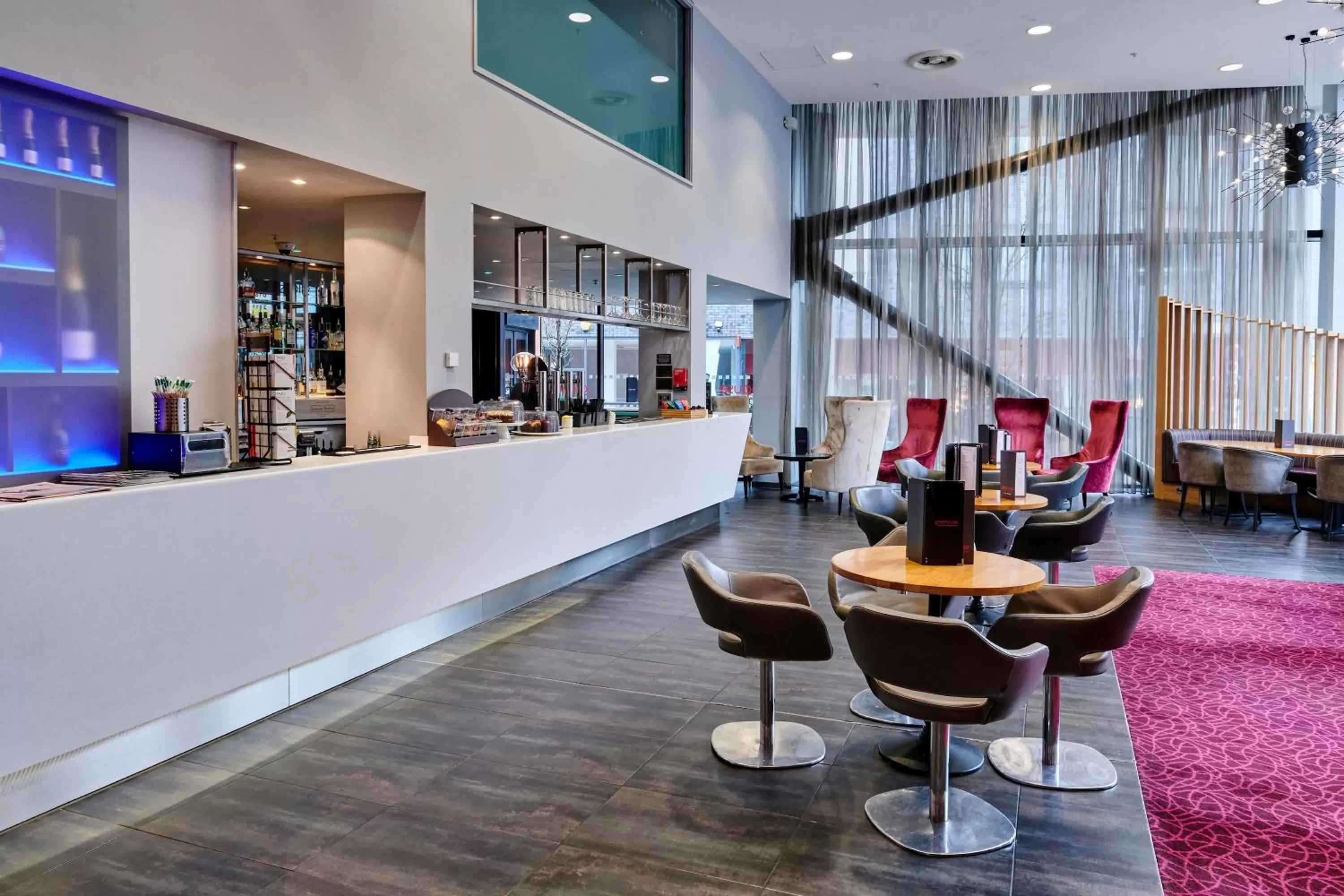 Lounge or bar in Crowne Plaza Manchester City Centre by IHG