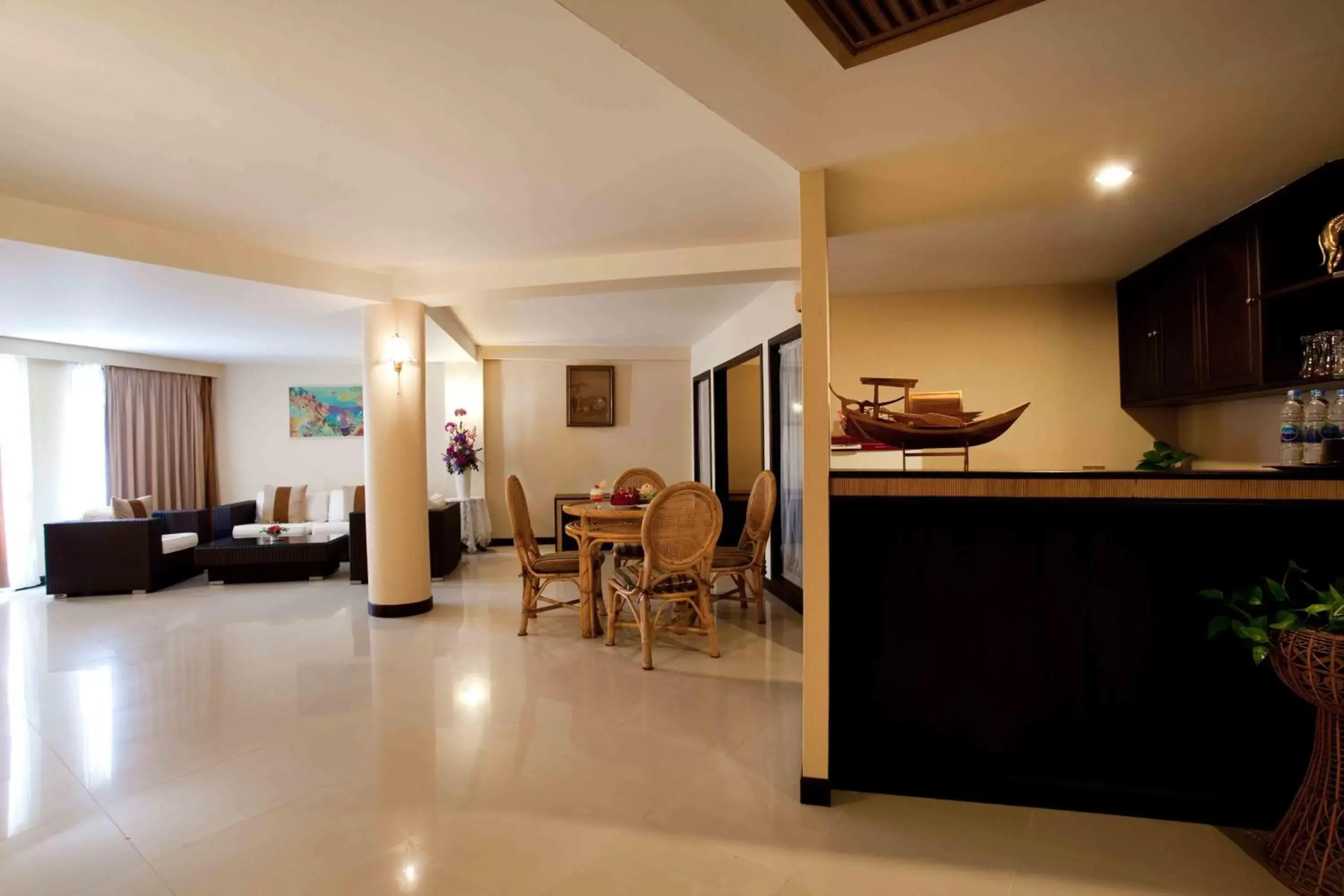 Living room, Dining Area in Methavalai Hotel