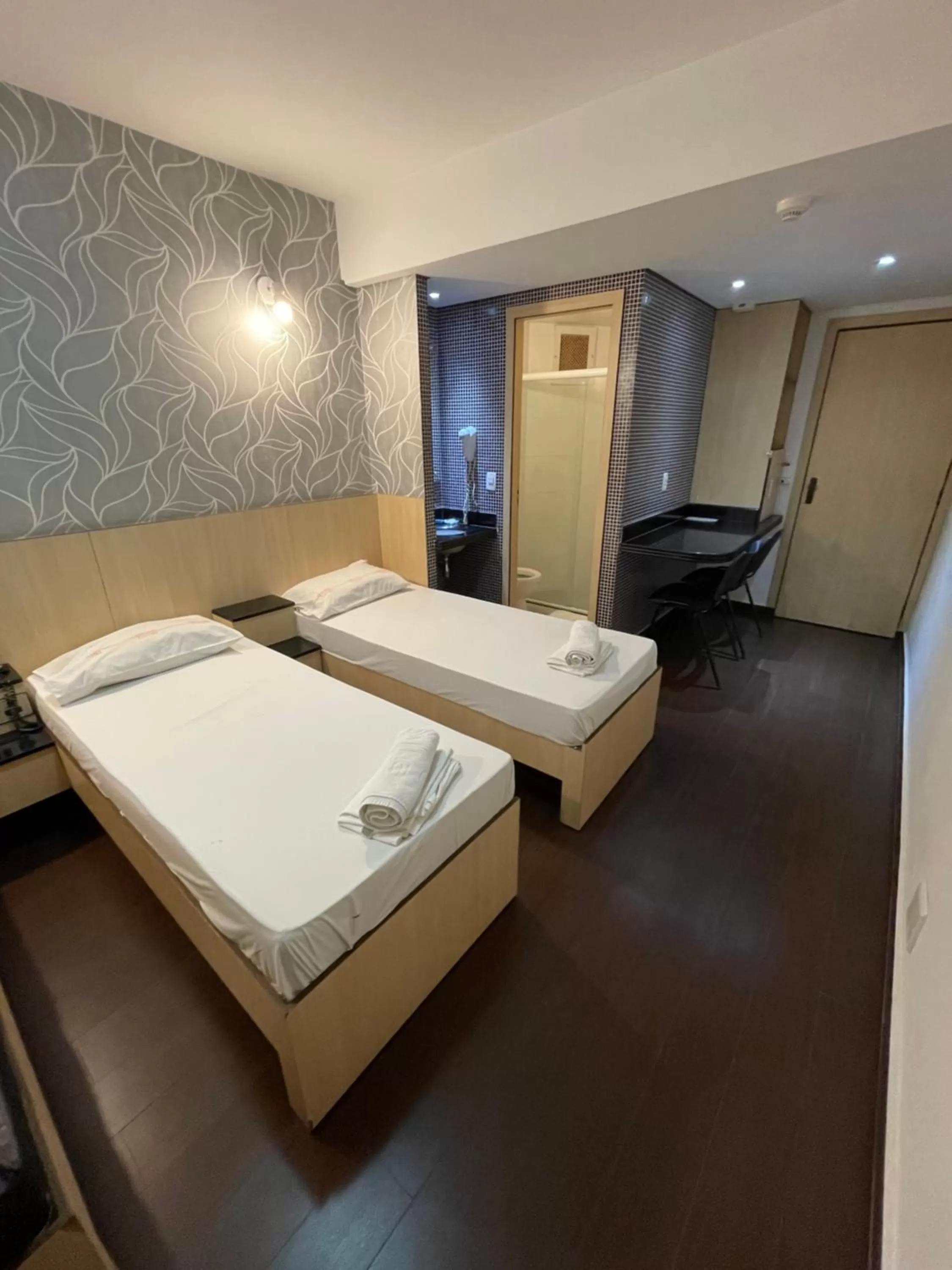 Photo of the whole room, Bed in Calandre Hotel