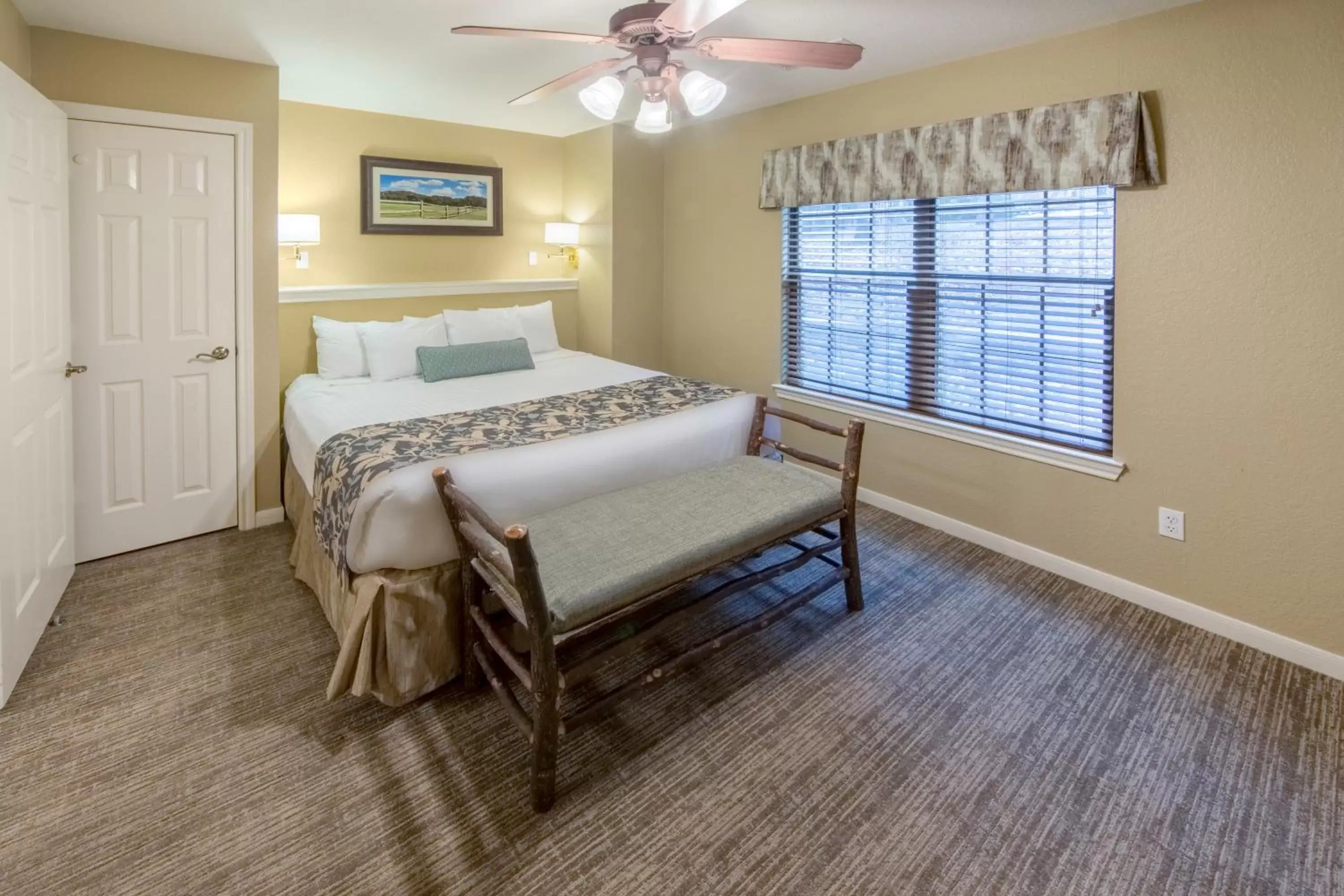 Photo of the whole room, Bed in Holiday Inn Club Vacations Piney Shores Resort at Lake Conroe